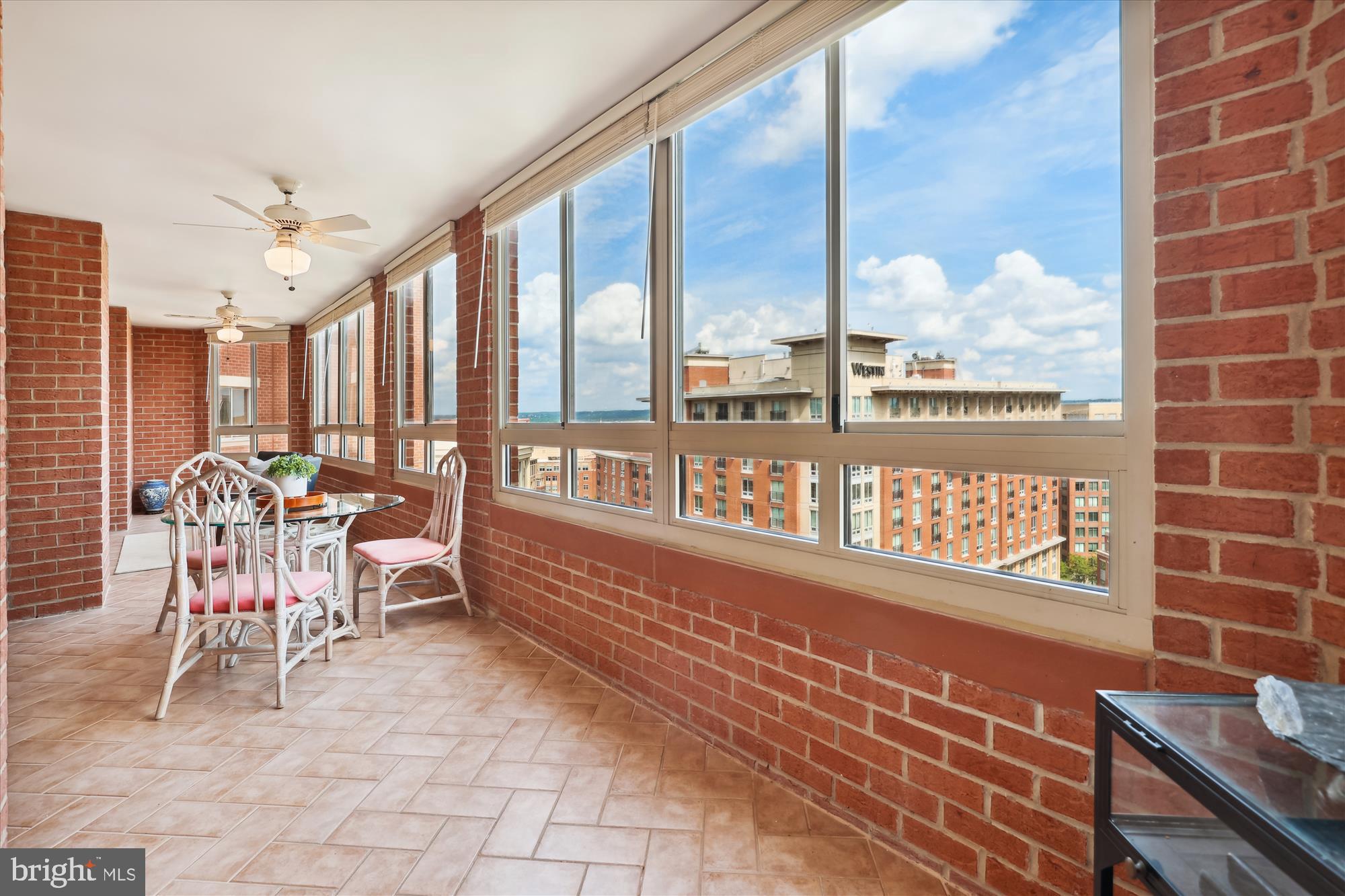 CARLYLE TOWERS CONDOMINIUM - Residential