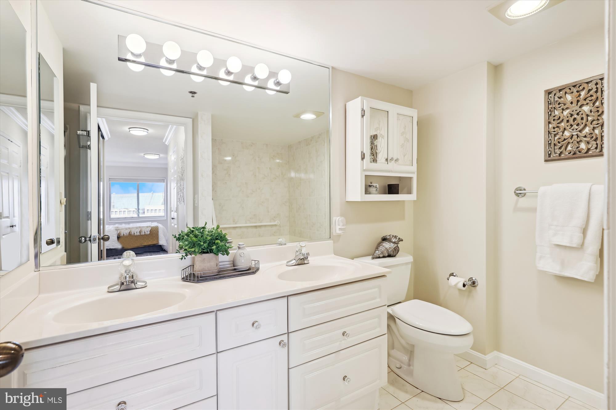 CARLYLE TOWERS CONDOMINIUM - Residential