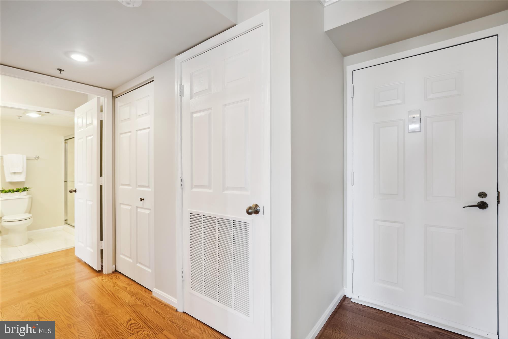 CARLYLE TOWERS CONDOMINIUM - Residential