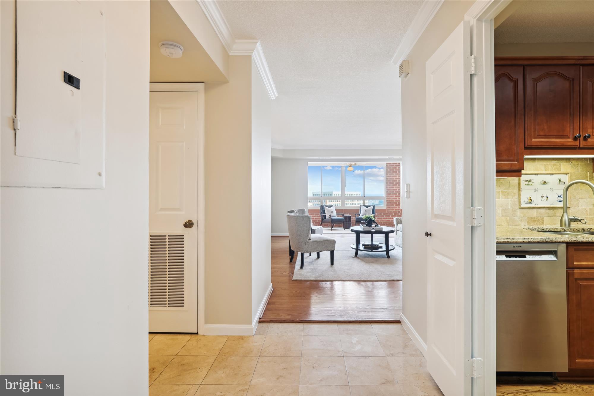 CARLYLE TOWERS CONDOMINIUM - Residential