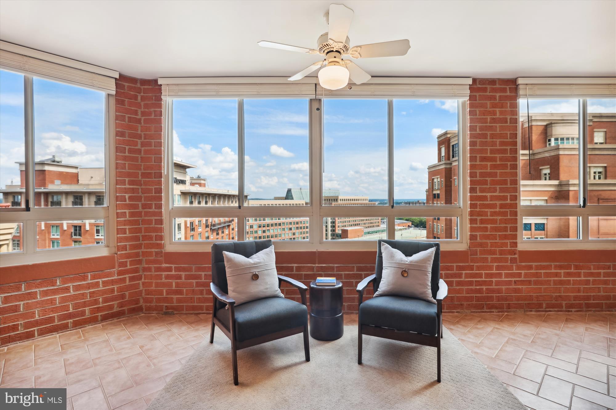 CARLYLE TOWERS CONDOMINIUM - Residential