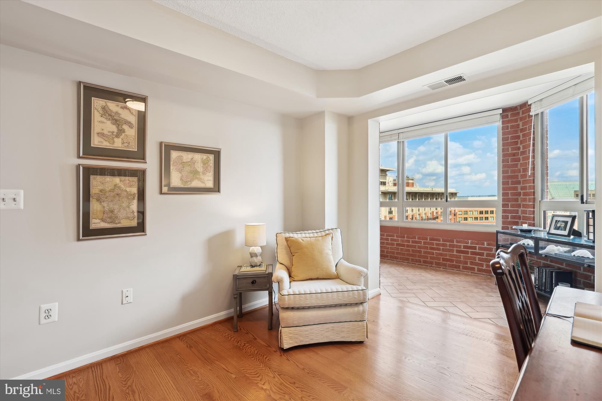 CARLYLE TOWERS CONDOMINIUM - Residential