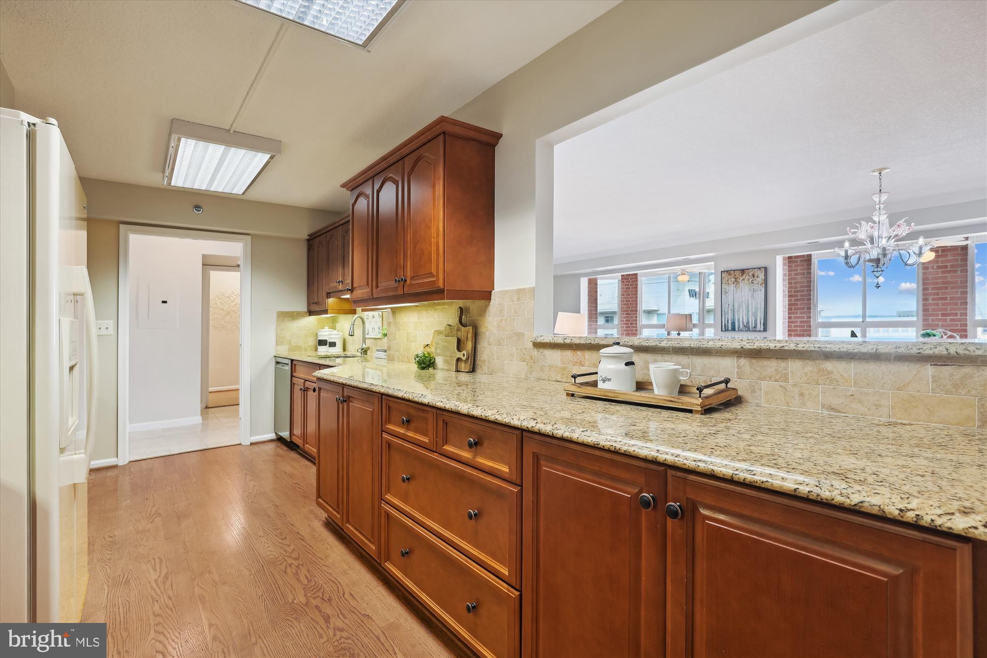 CARLYLE TOWERS CONDOMINIUM - Residential