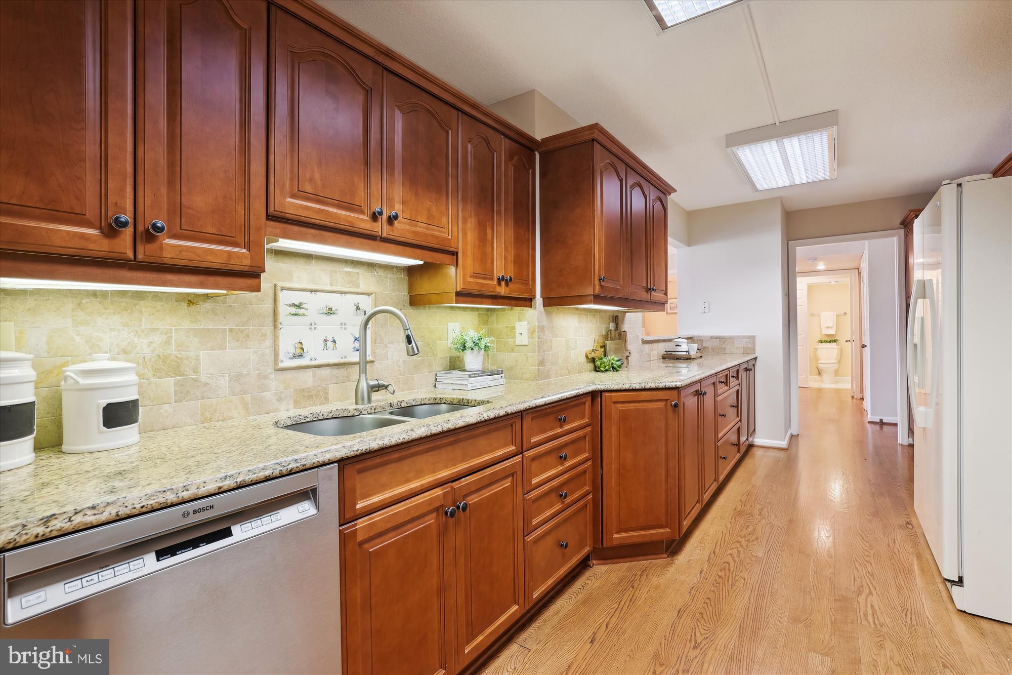 CARLYLE TOWERS CONDOMINIUM - Residential