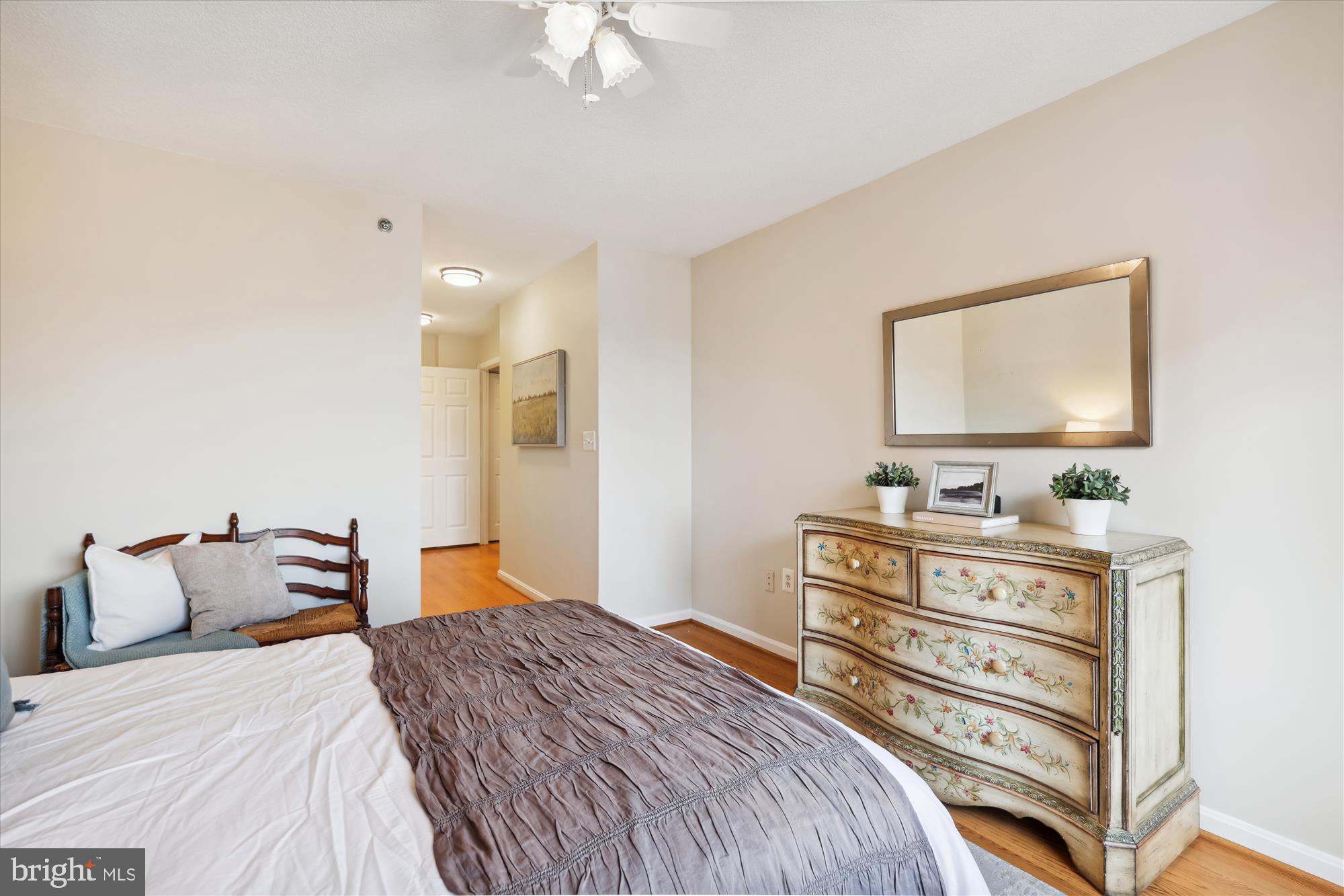 CARLYLE TOWERS CONDOMINIUM - Residential