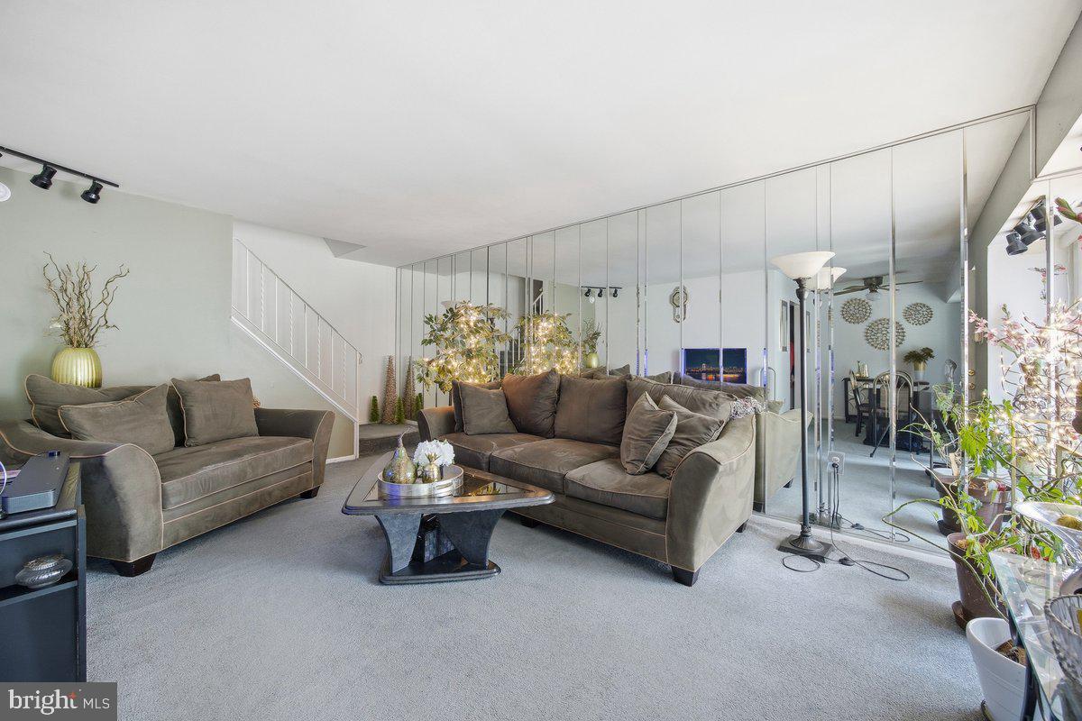 208 TIMBER CREEK