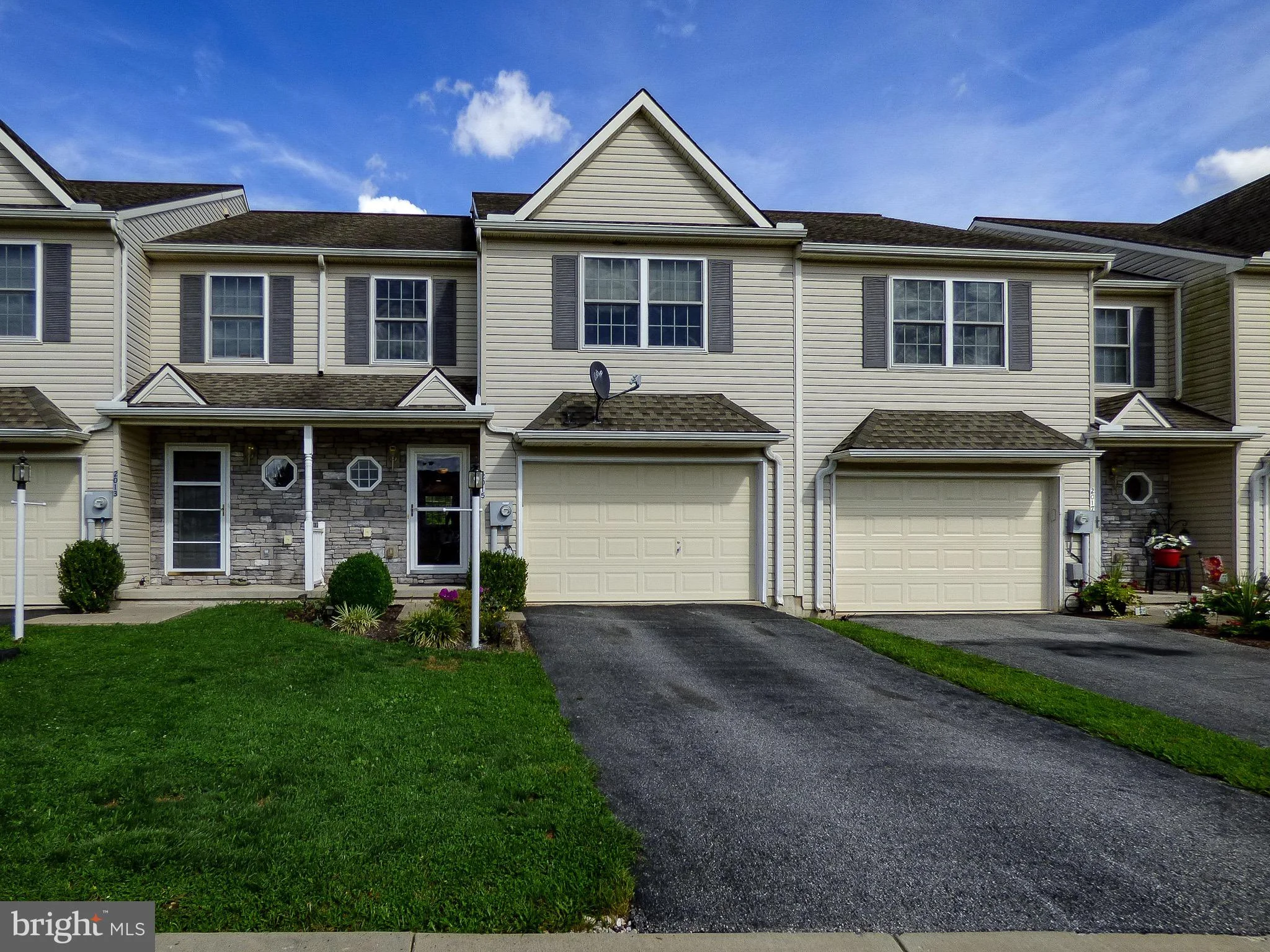 2015 Shaffer Cir, Dover, PA 17315