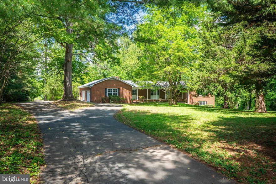 Luxurious Single-Family Home on a Large 2 Acre Lot. New Carpet, Hardwood and Luxury Vinyl Flooring,
Upgraded Counter Tops, Primary Bath, Walk in Closets. Must See!