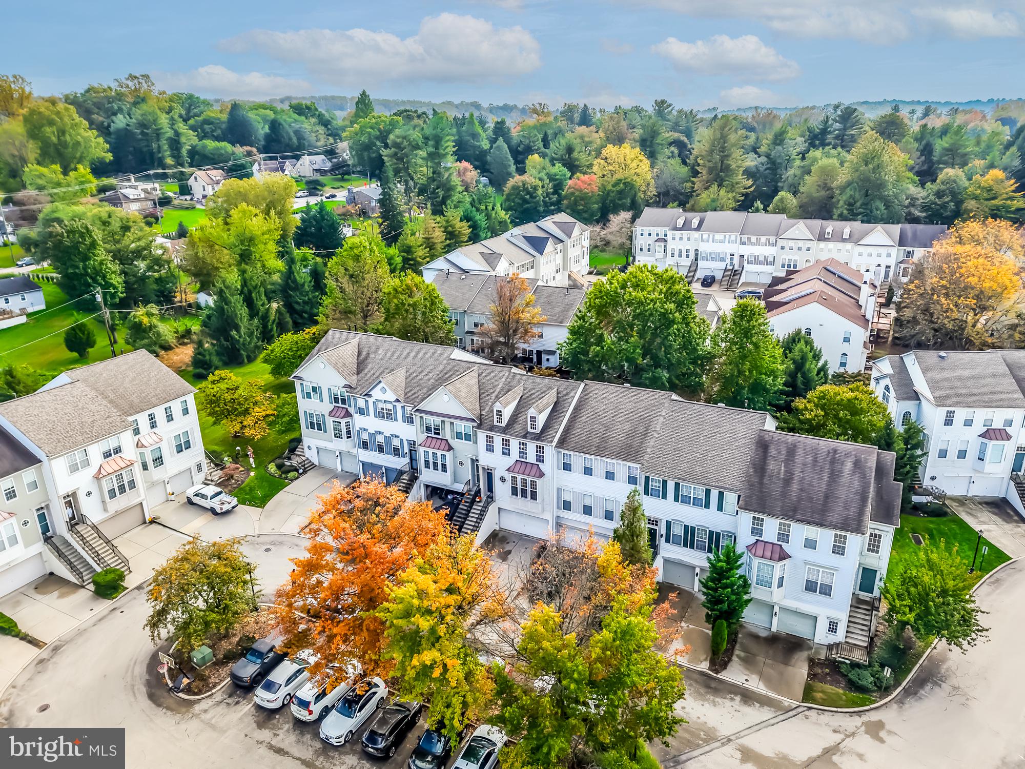 10 HONEY LOCUST COURT