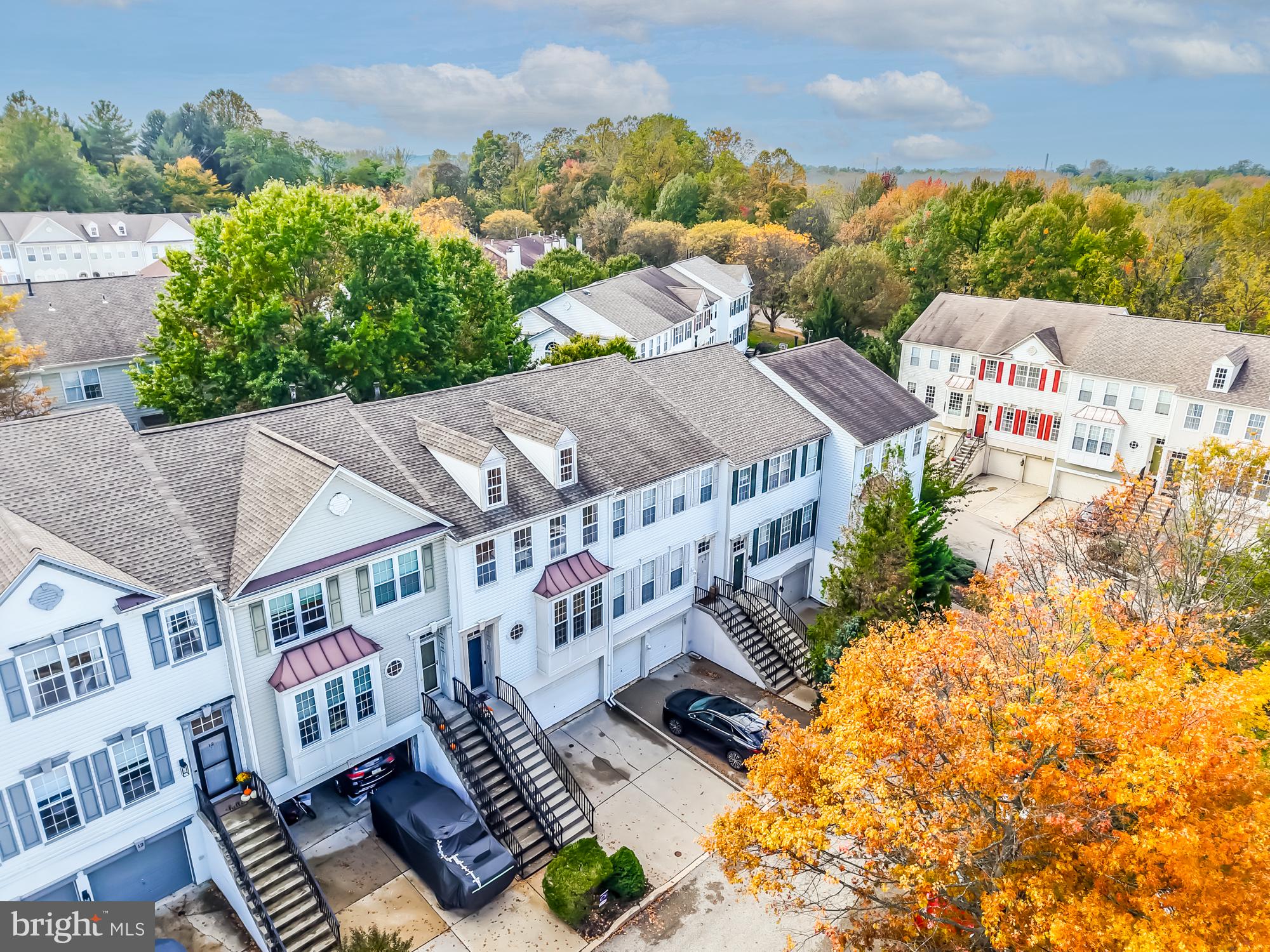 10 HONEY LOCUST COURT