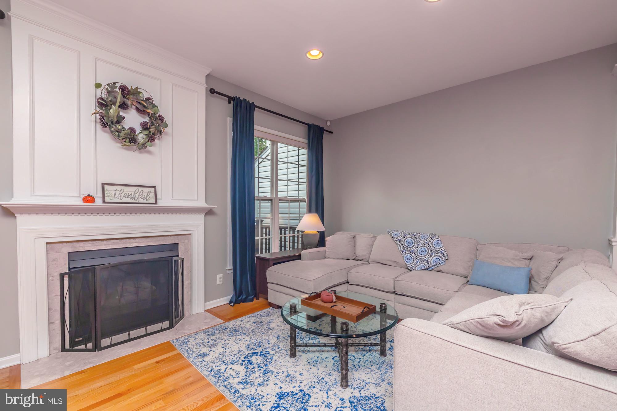 10 HONEY LOCUST COURT