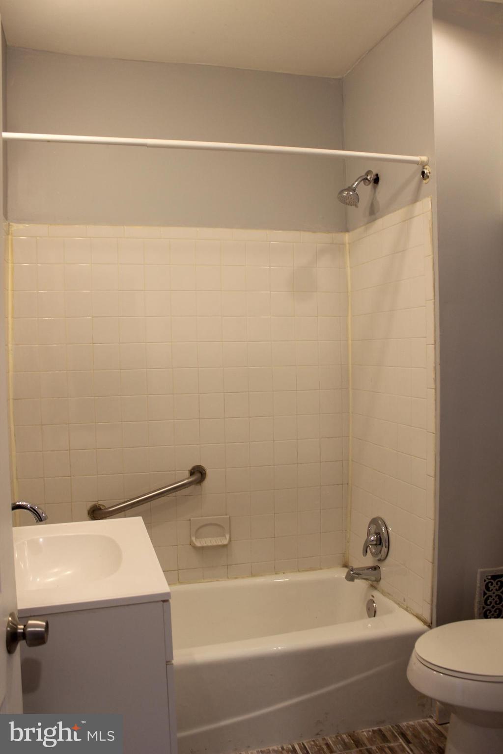 EDMONDSON VILLAGE - Residential Lease