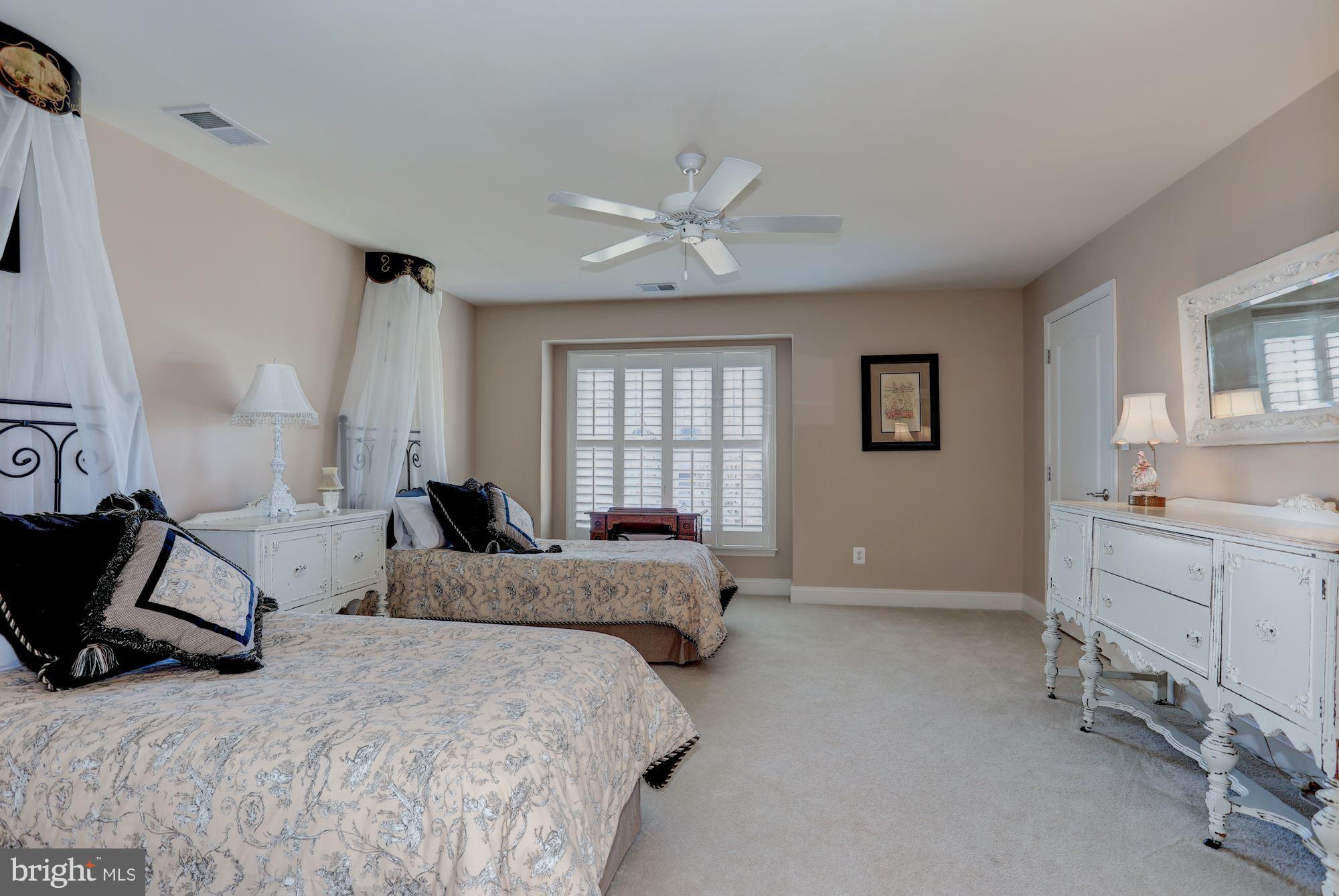 SOUTH RIDING - Residential