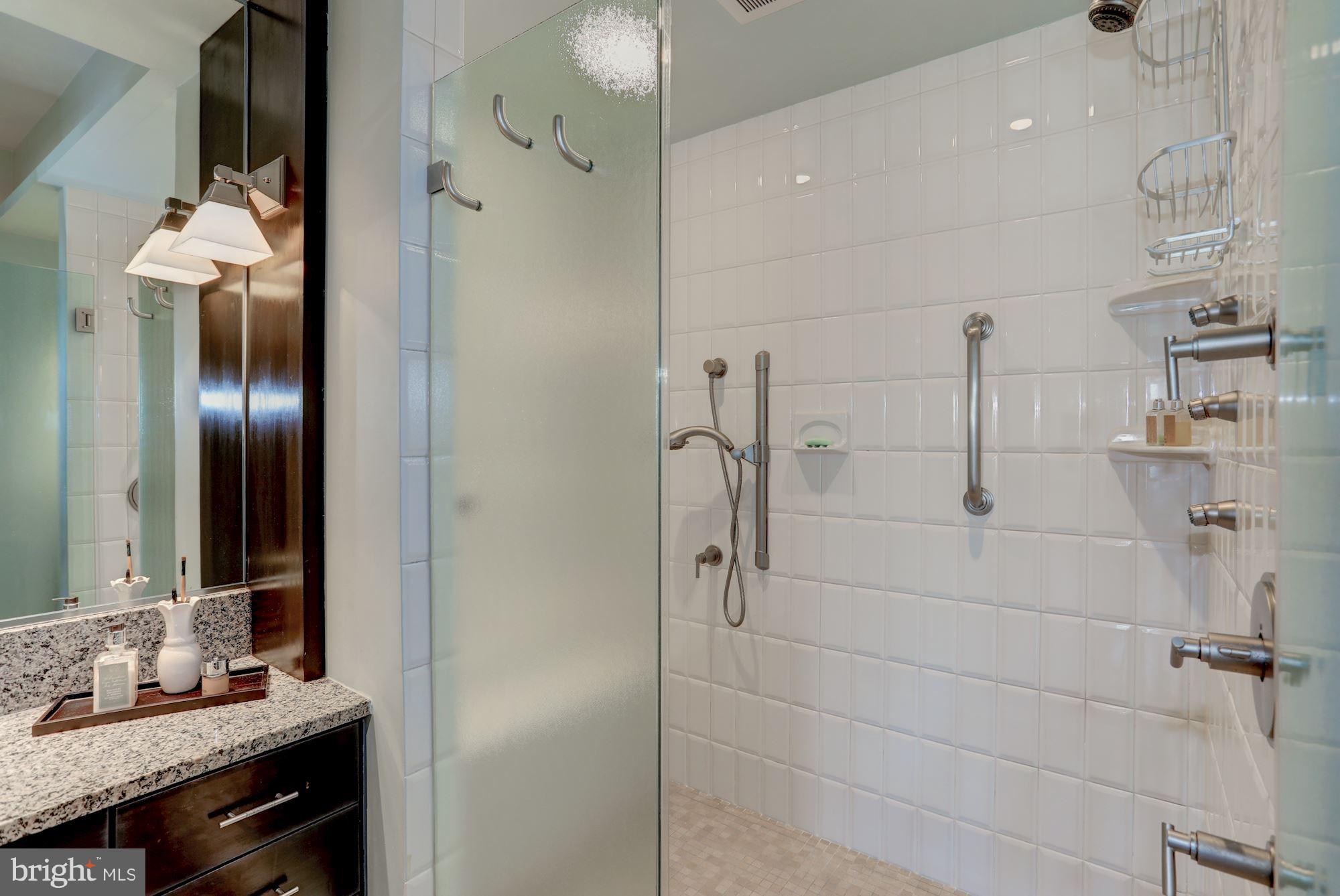 SOUTH RIDING - Residential