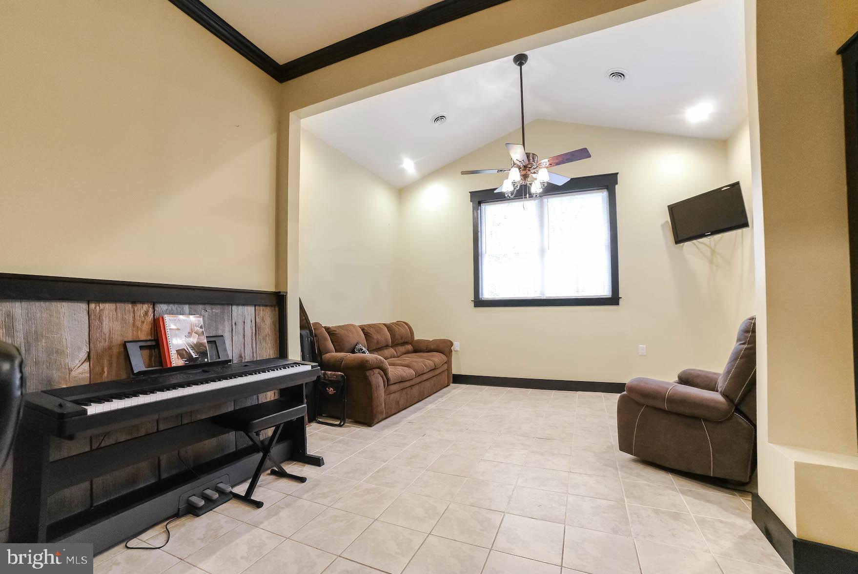 TALL TIMBERS - Residential