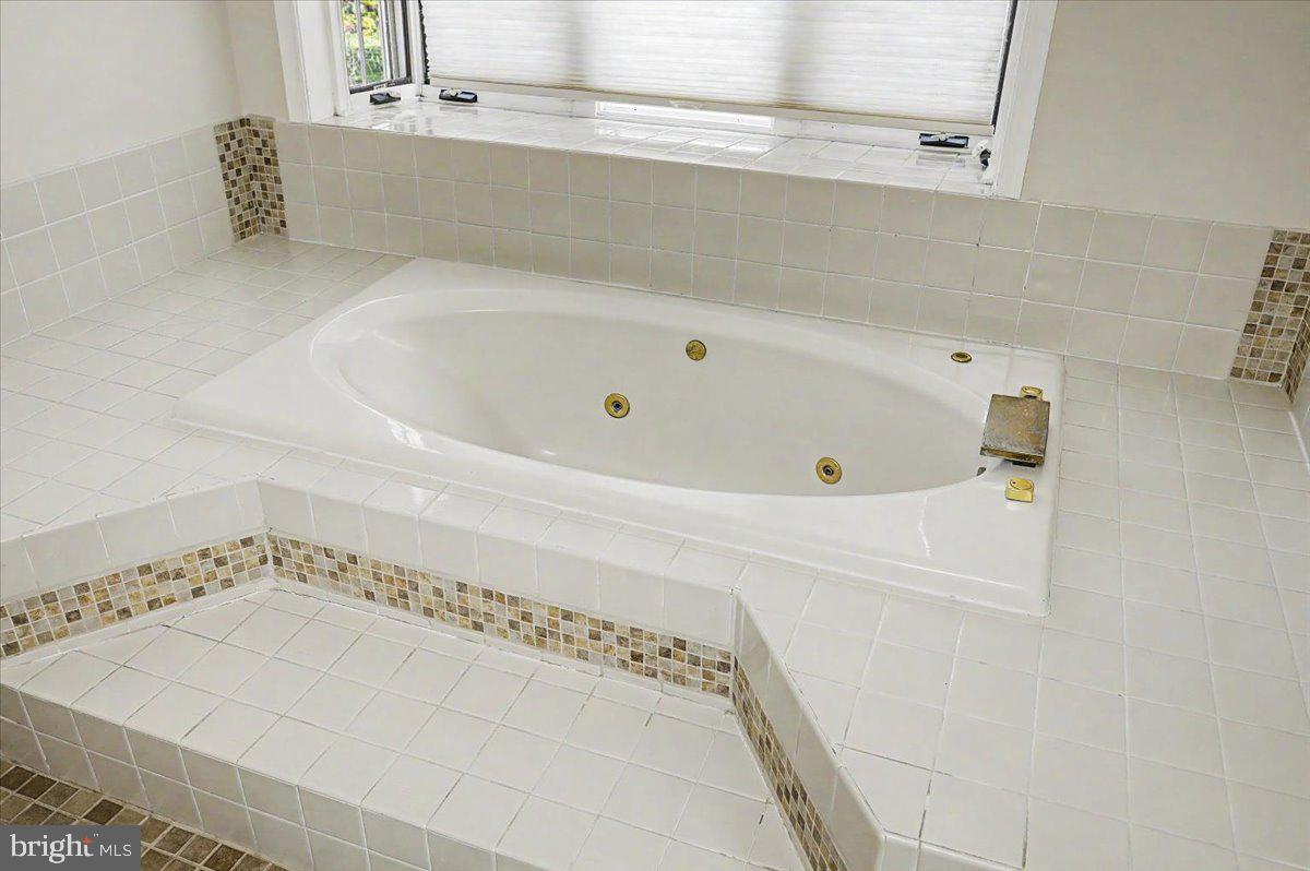 NORWALK - Residential