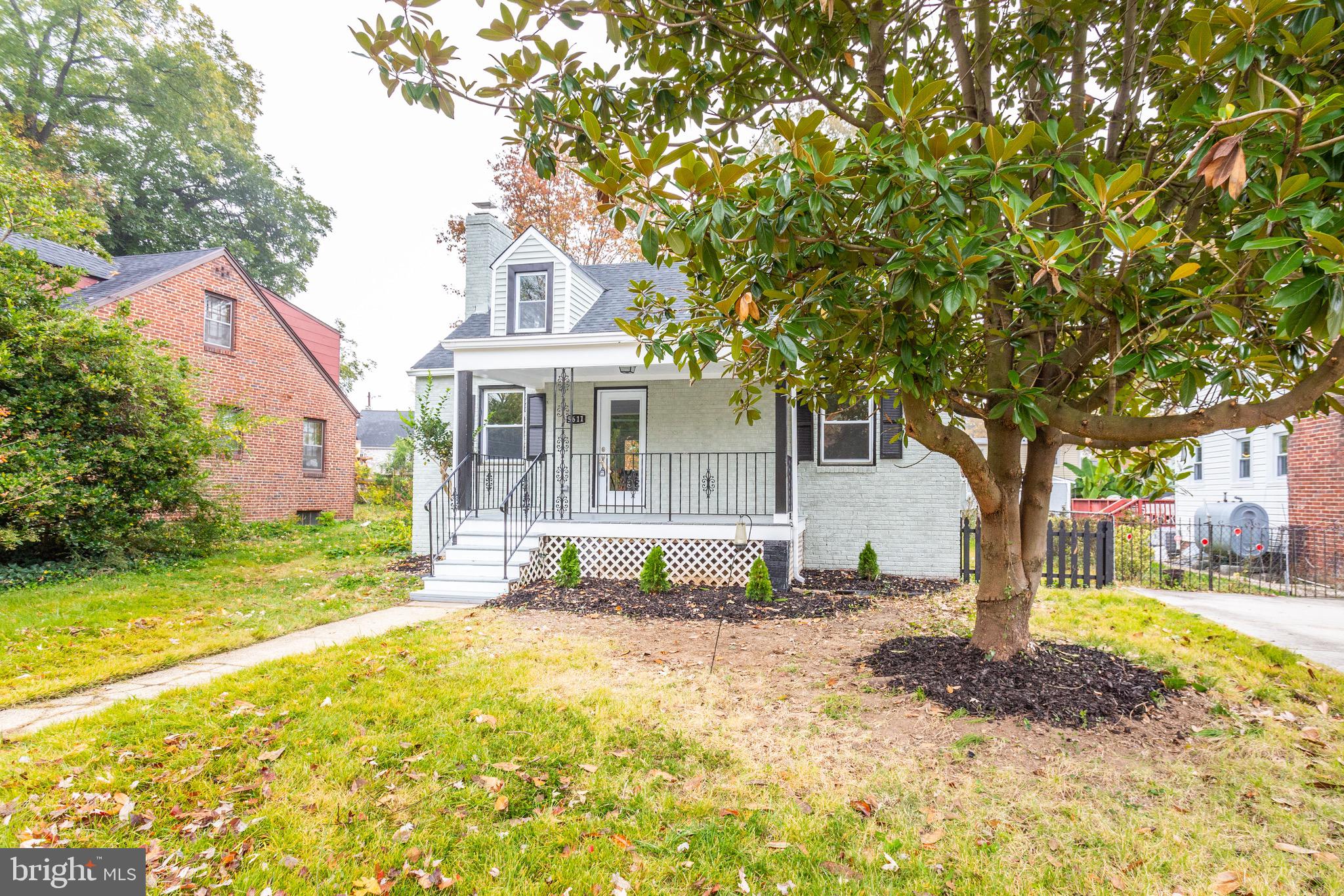 CASTLE MANOR - Residential