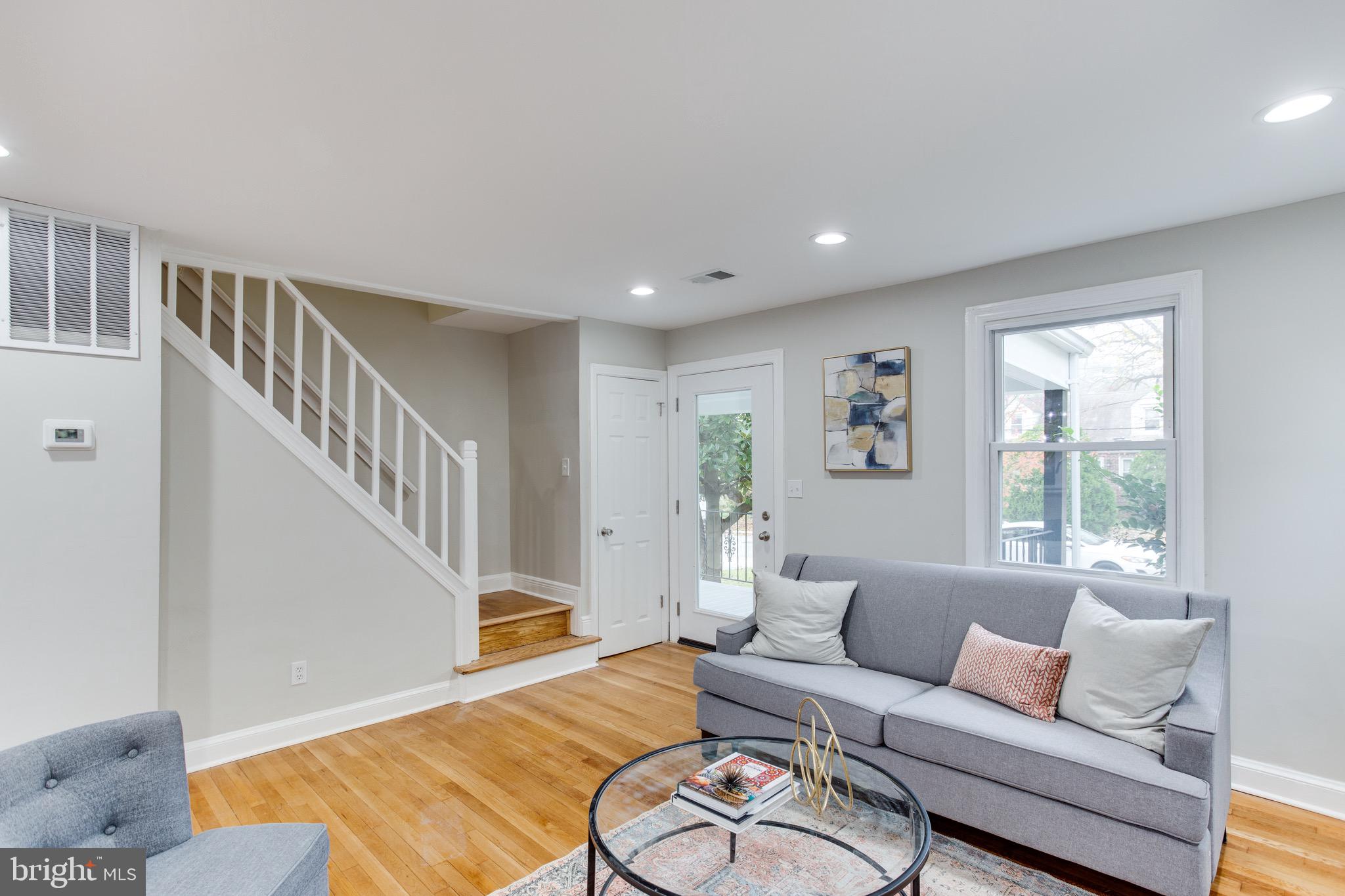 CASTLE MANOR - Residential