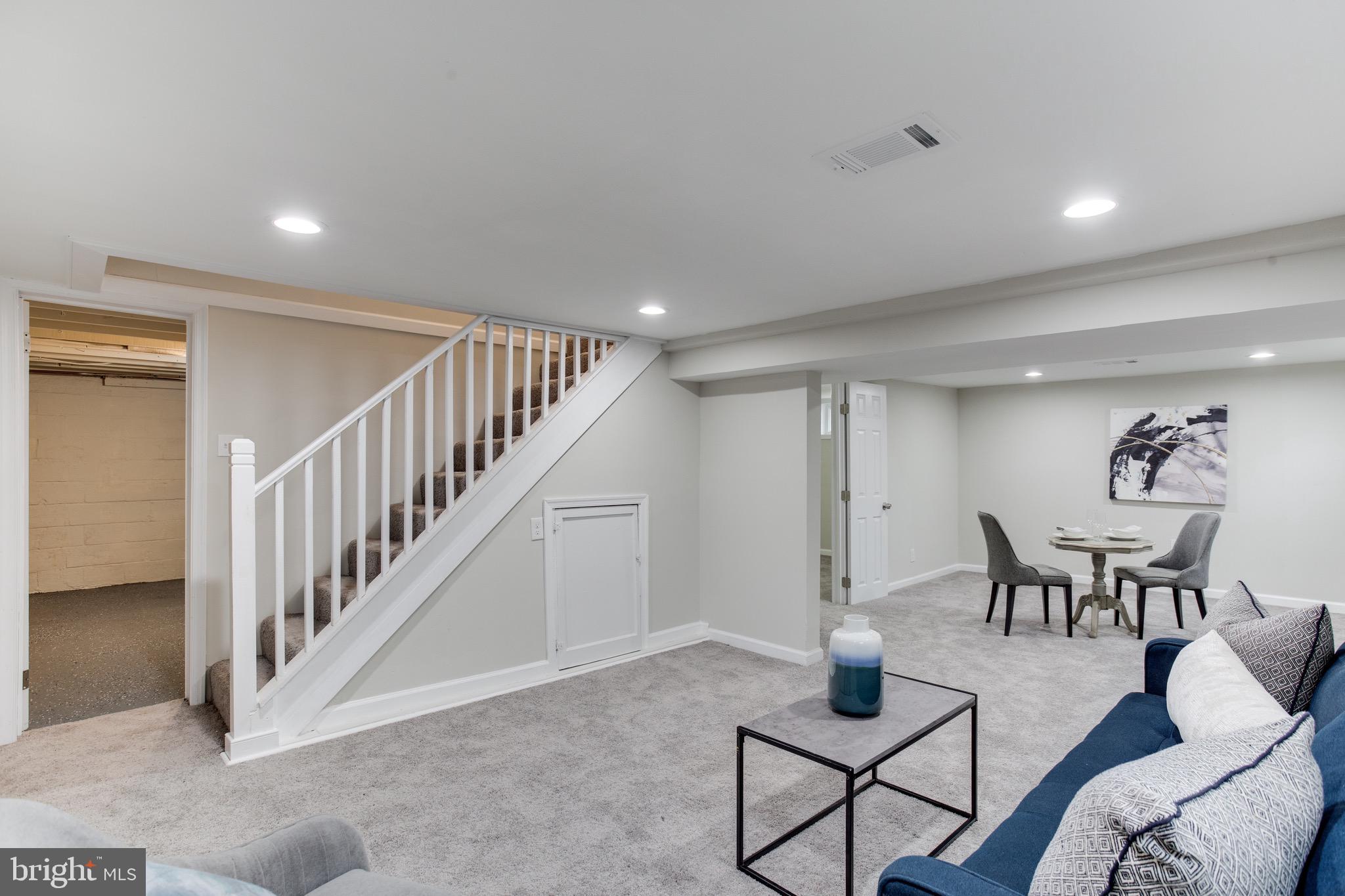 CASTLE MANOR - Residential