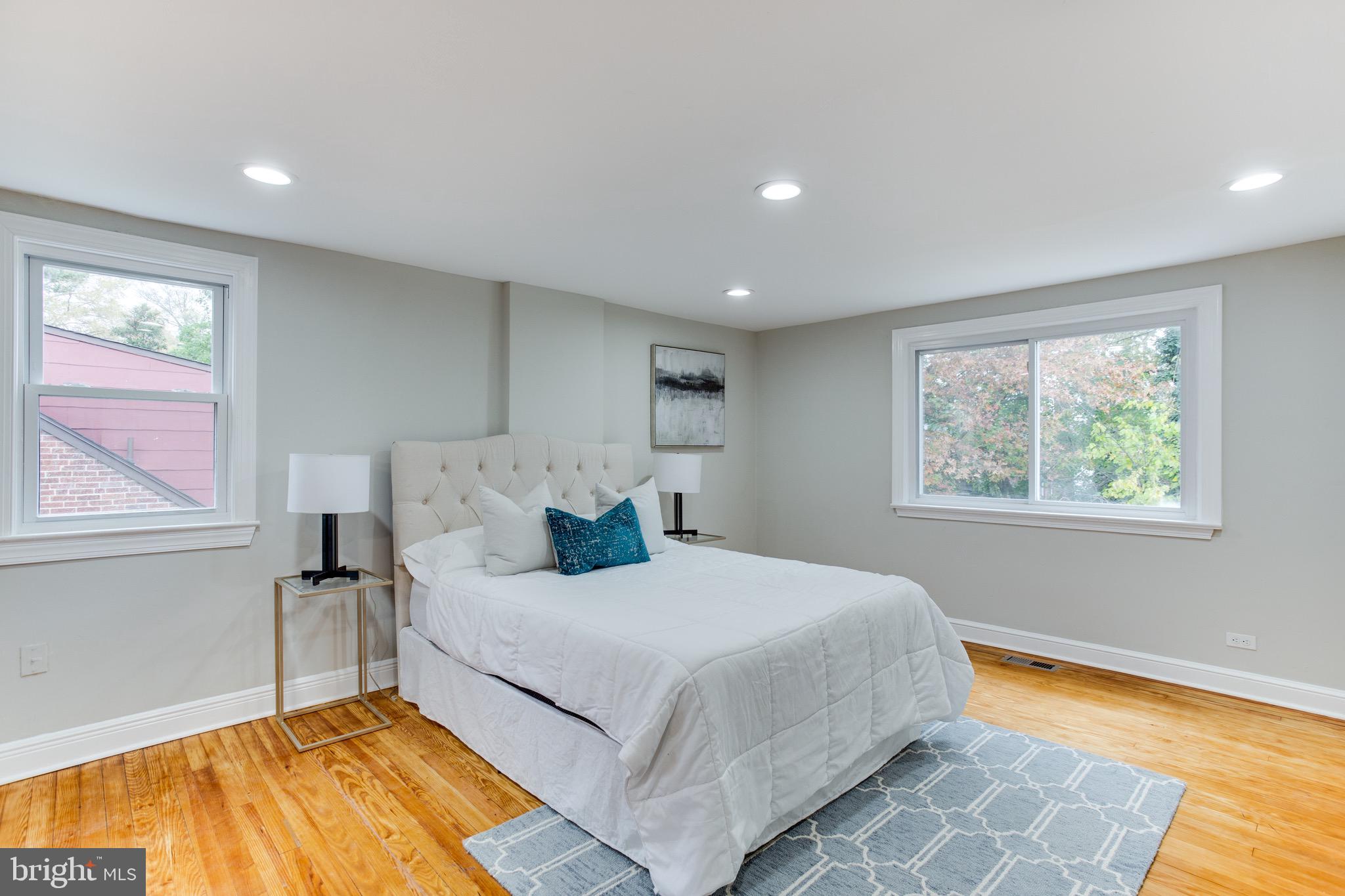 CASTLE MANOR - Residential