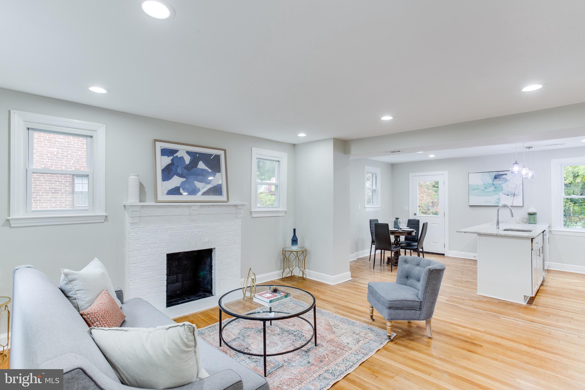 CASTLE MANOR - Residential