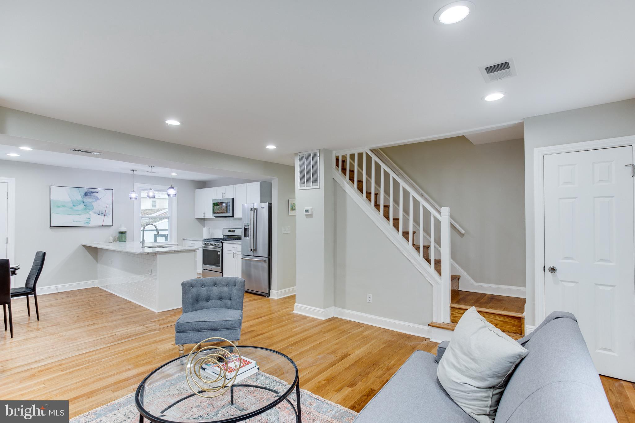 CASTLE MANOR - Residential