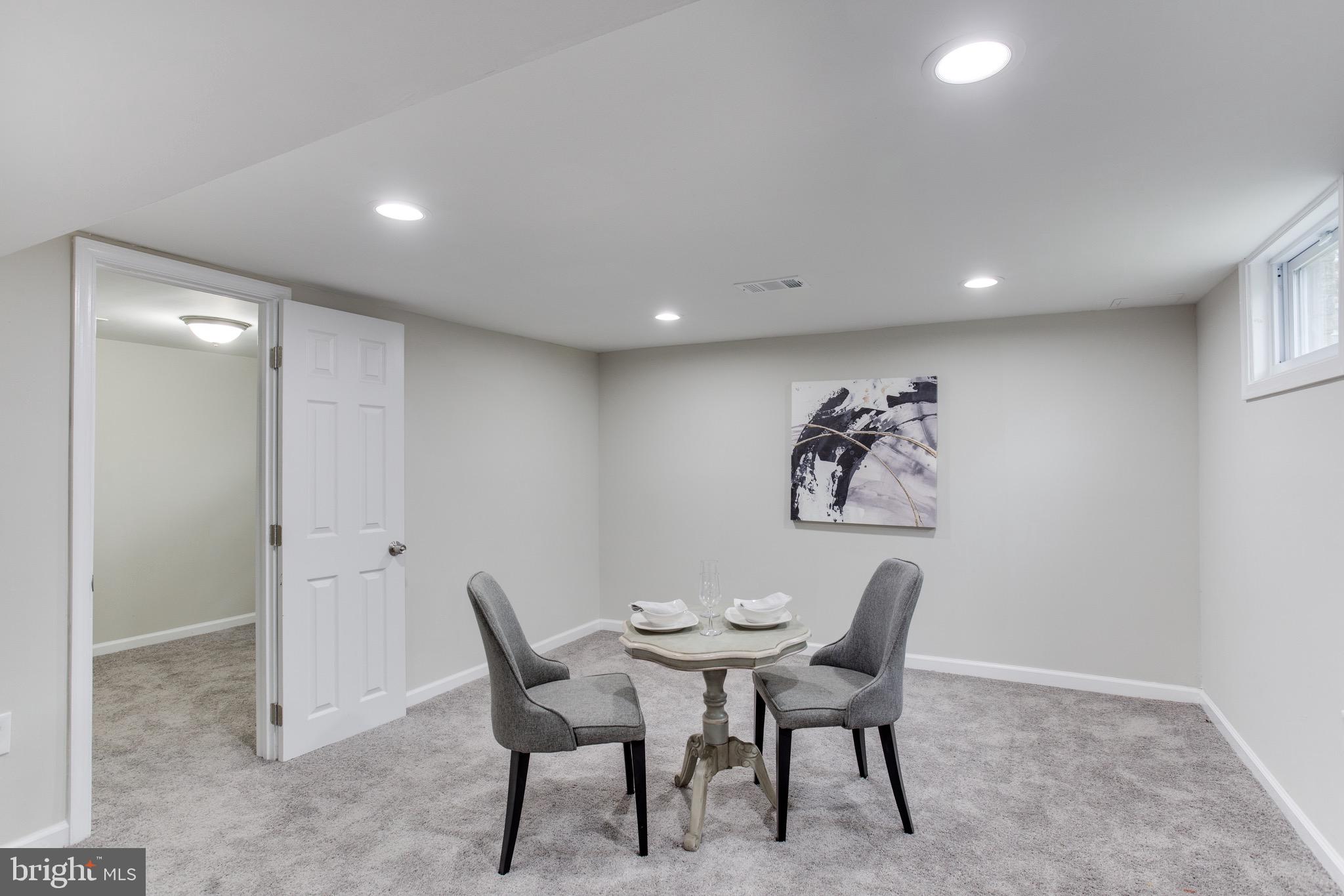 CASTLE MANOR - Residential