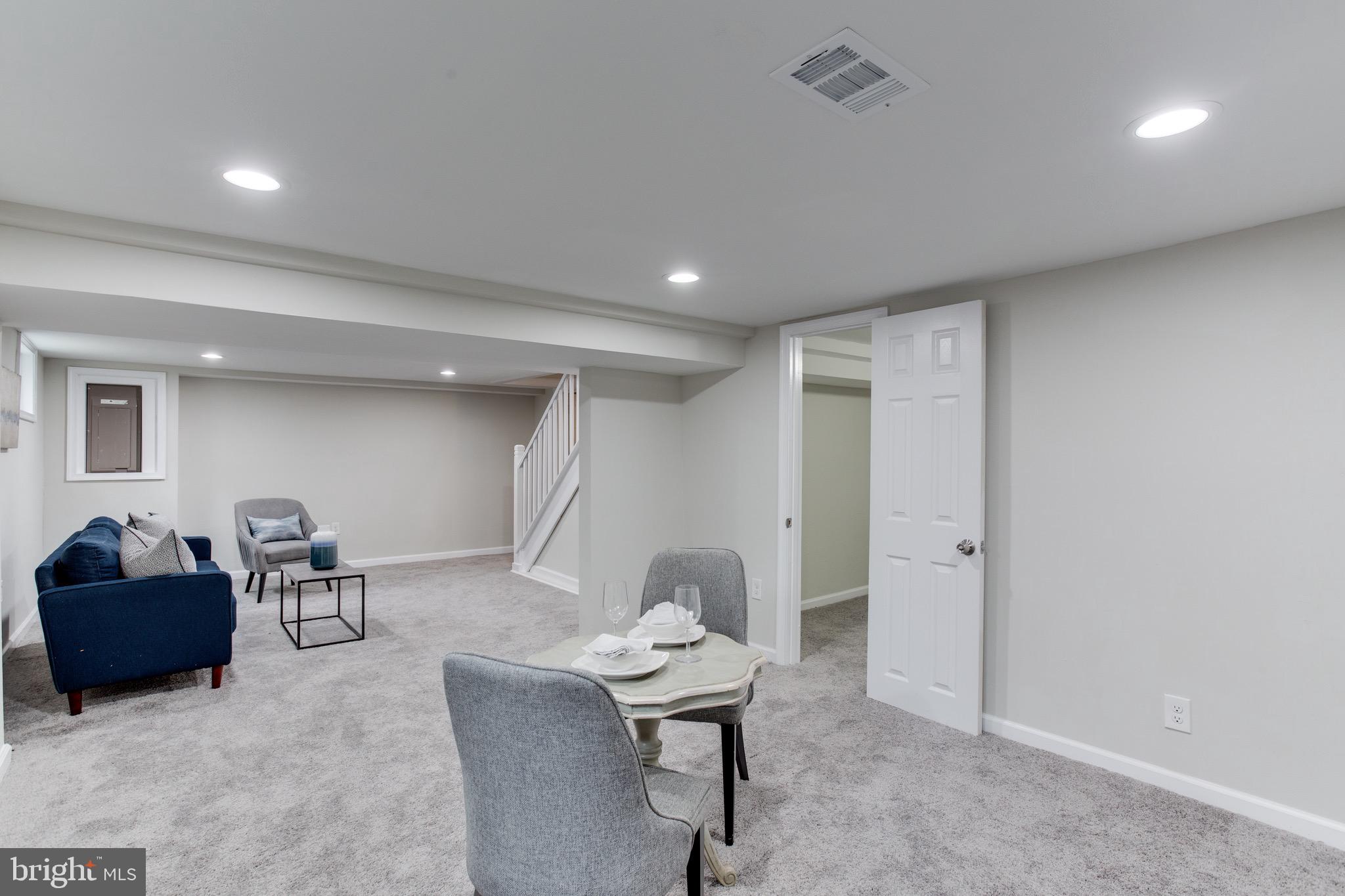 CASTLE MANOR - Residential