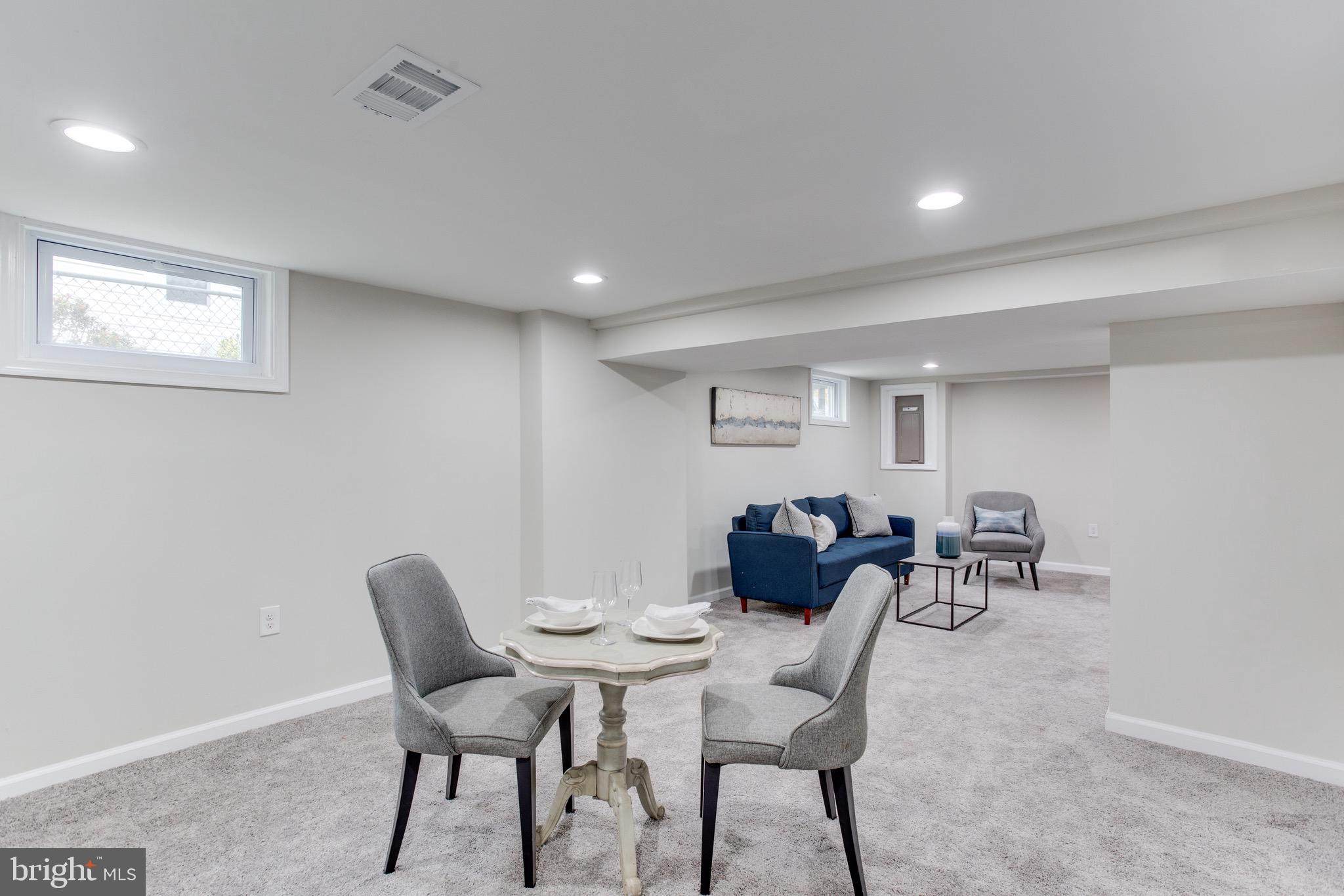 CASTLE MANOR - Residential