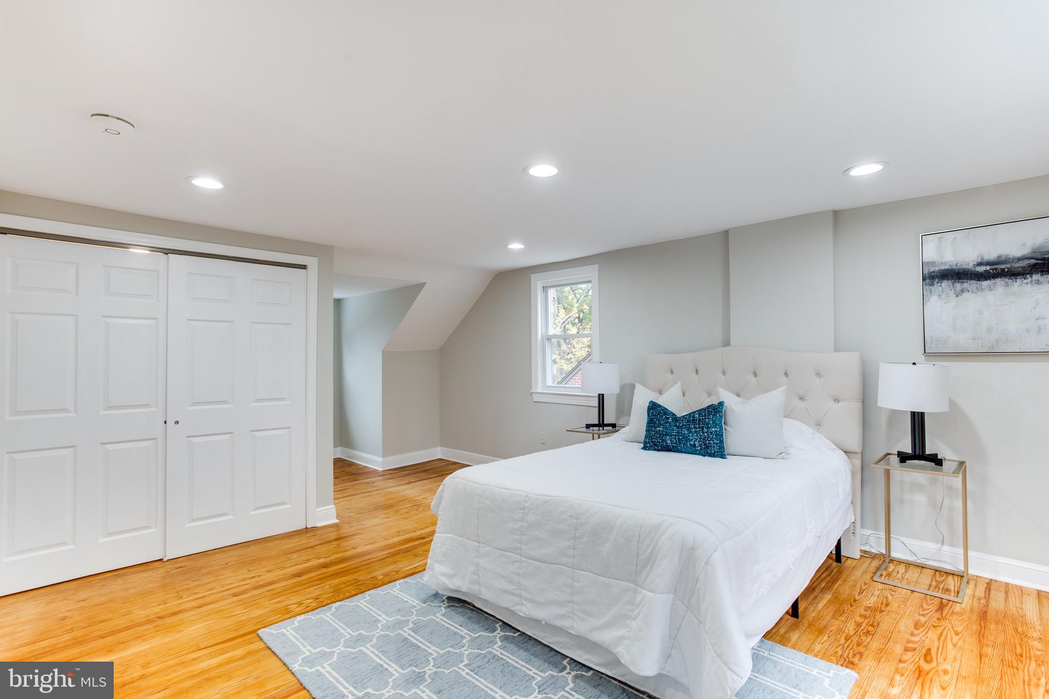 CASTLE MANOR - Residential