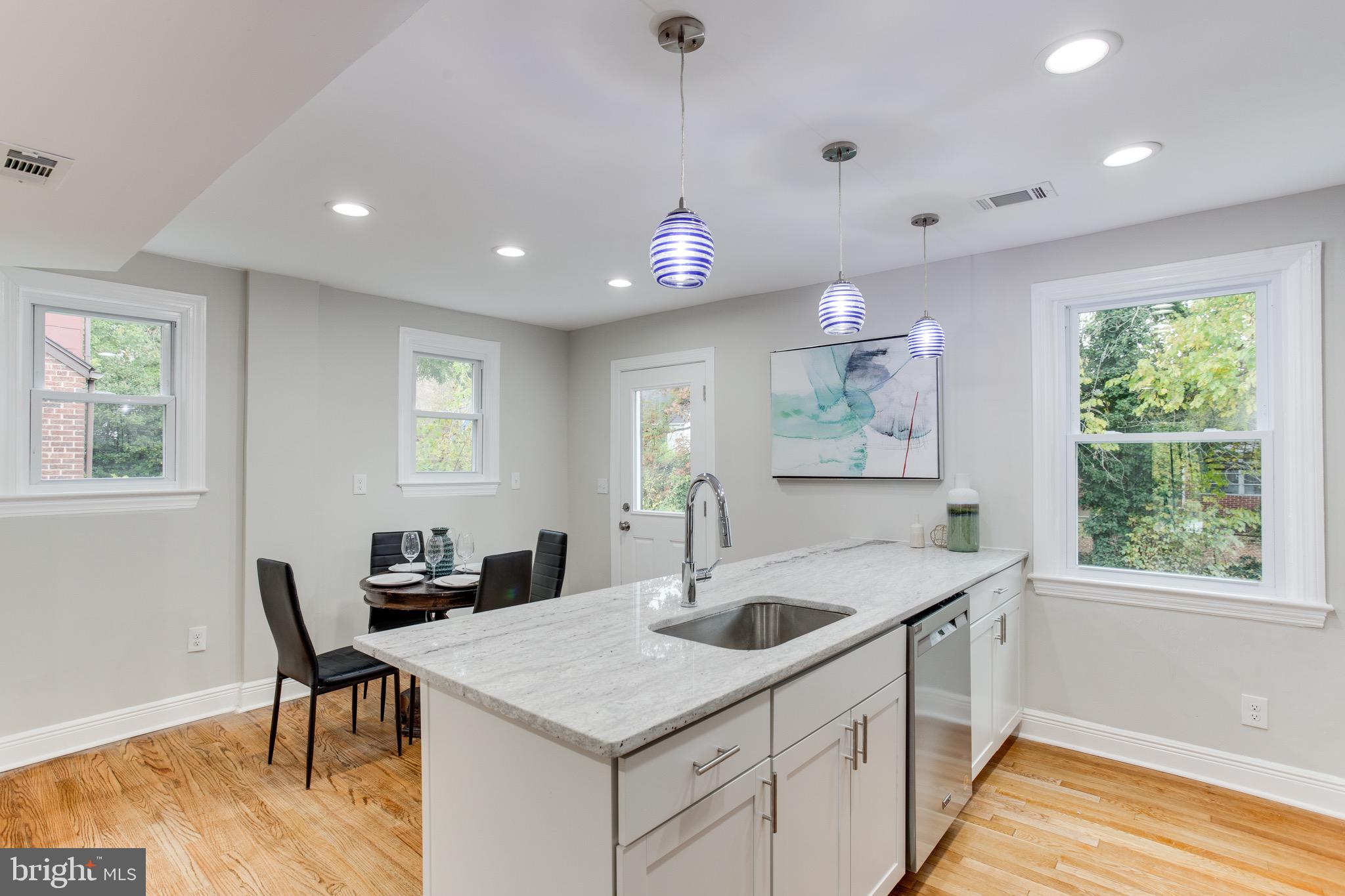 CASTLE MANOR - Residential