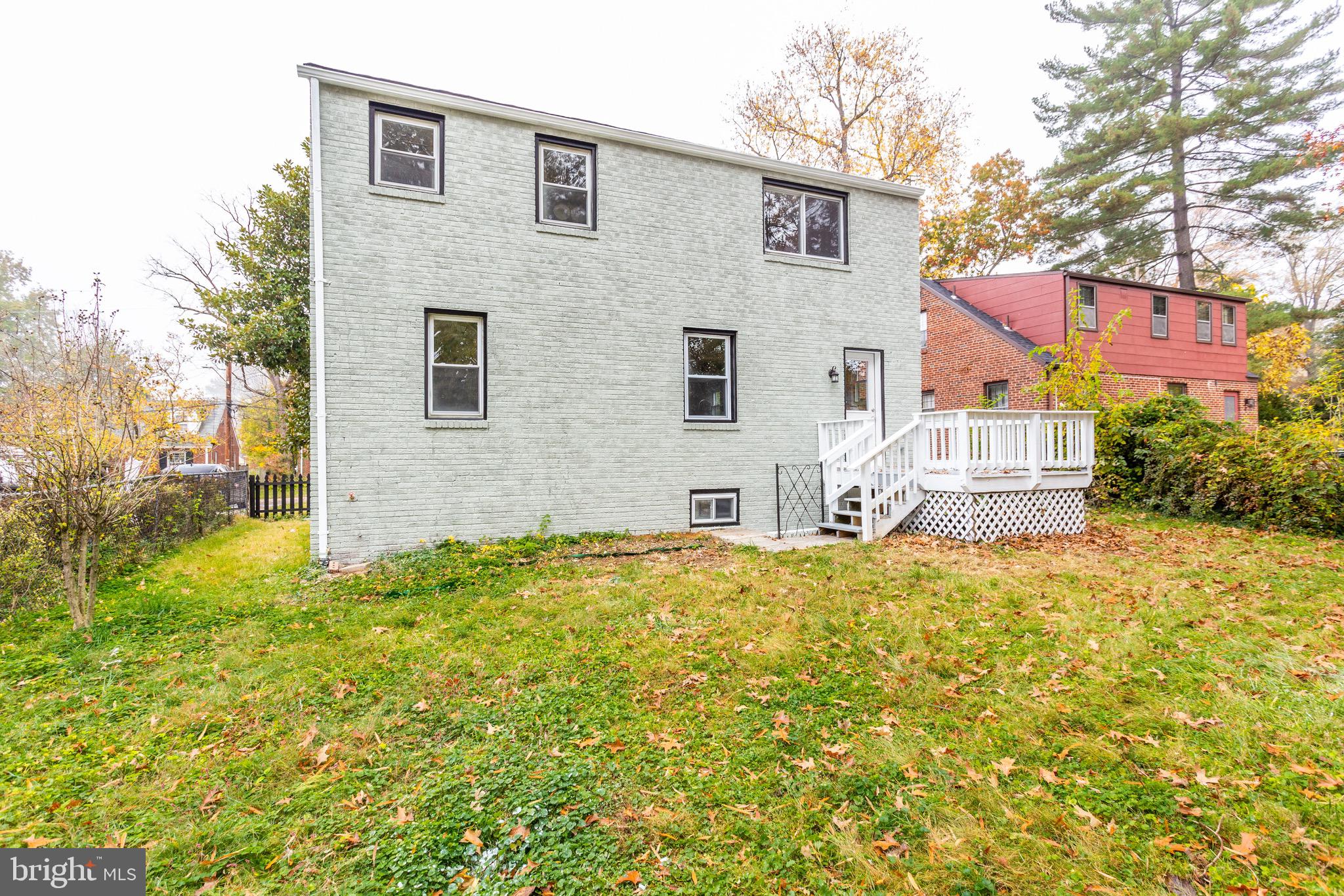 CASTLE MANOR - Residential