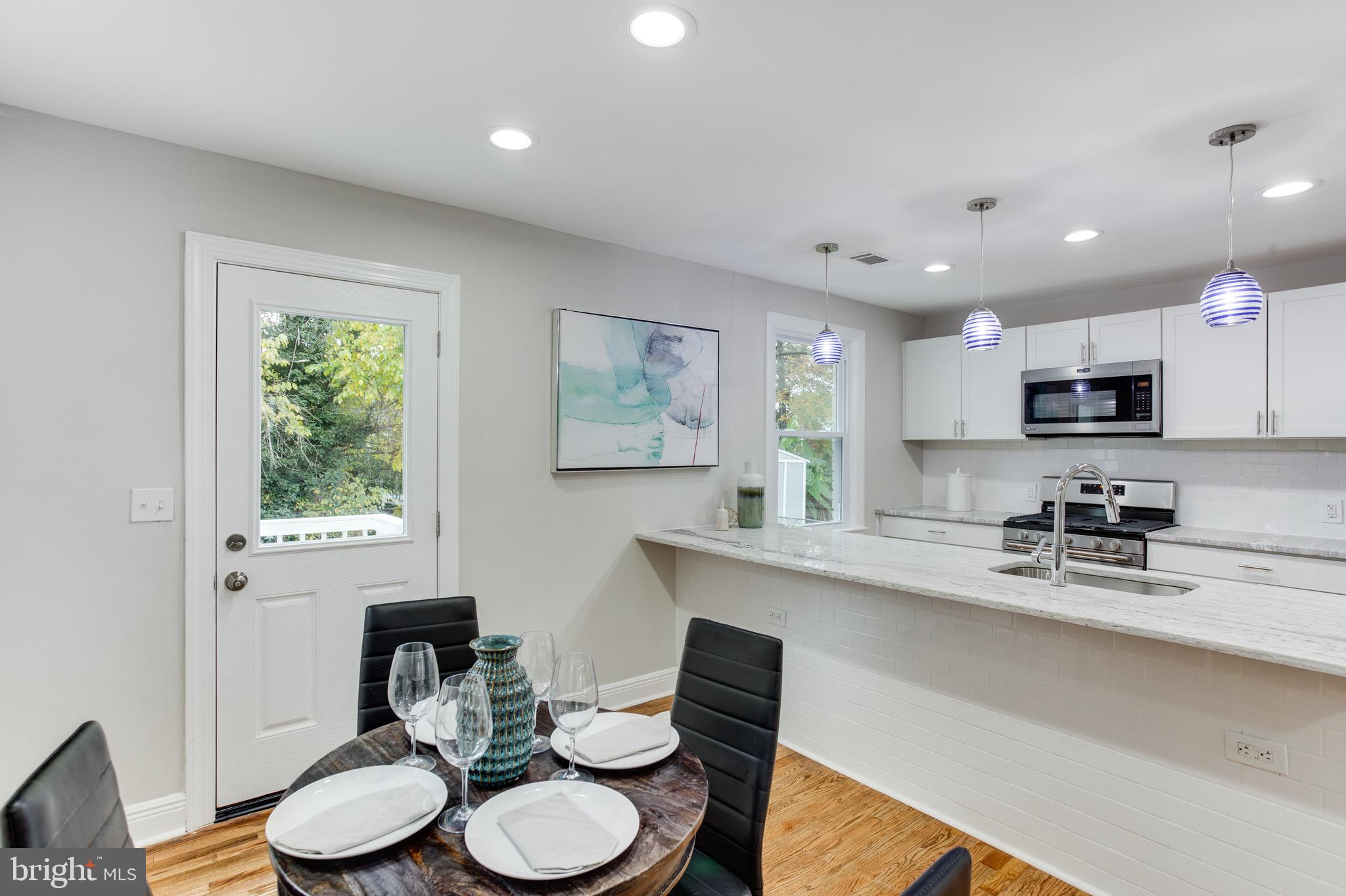 CASTLE MANOR - Residential