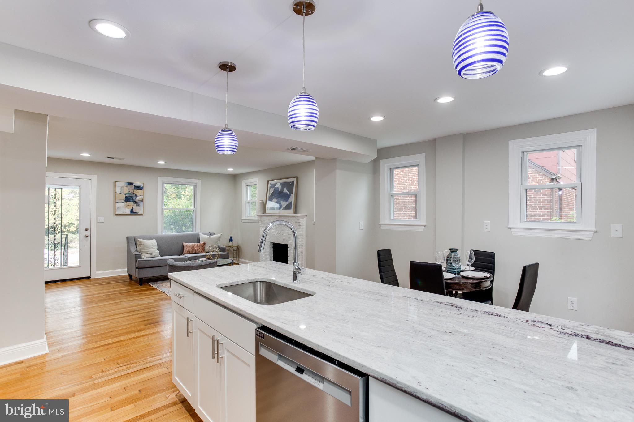 CASTLE MANOR - Residential