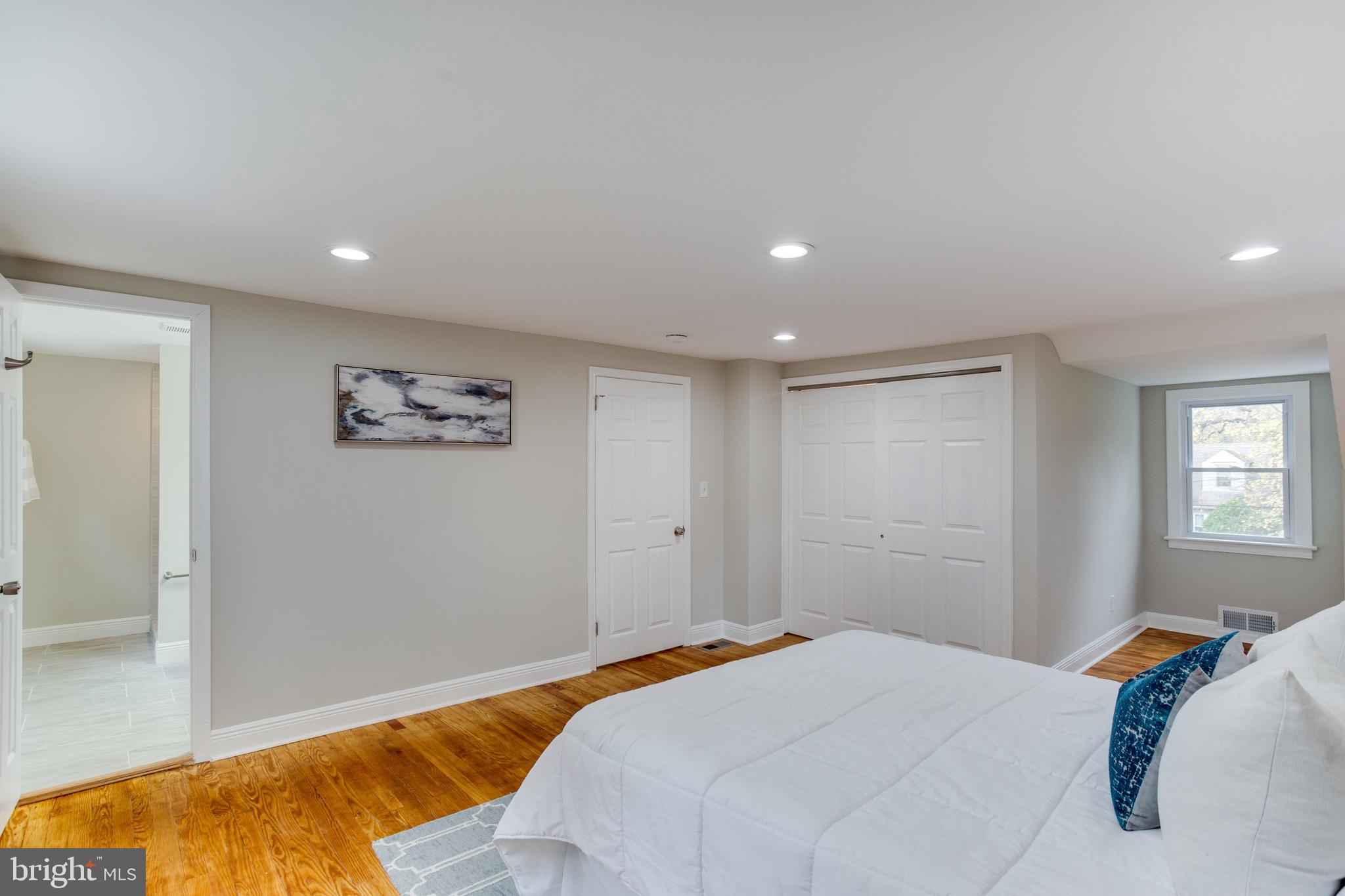 CASTLE MANOR - Residential