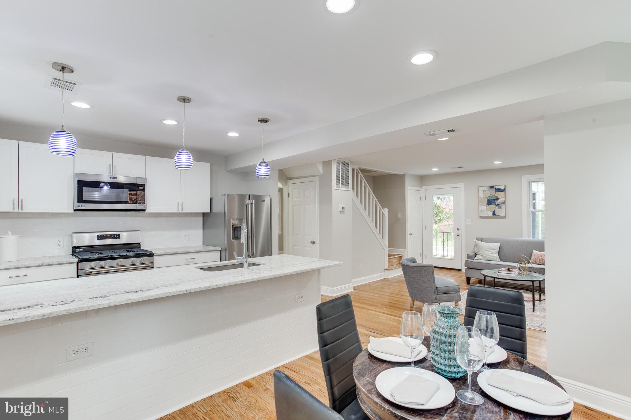 CASTLE MANOR - Residential