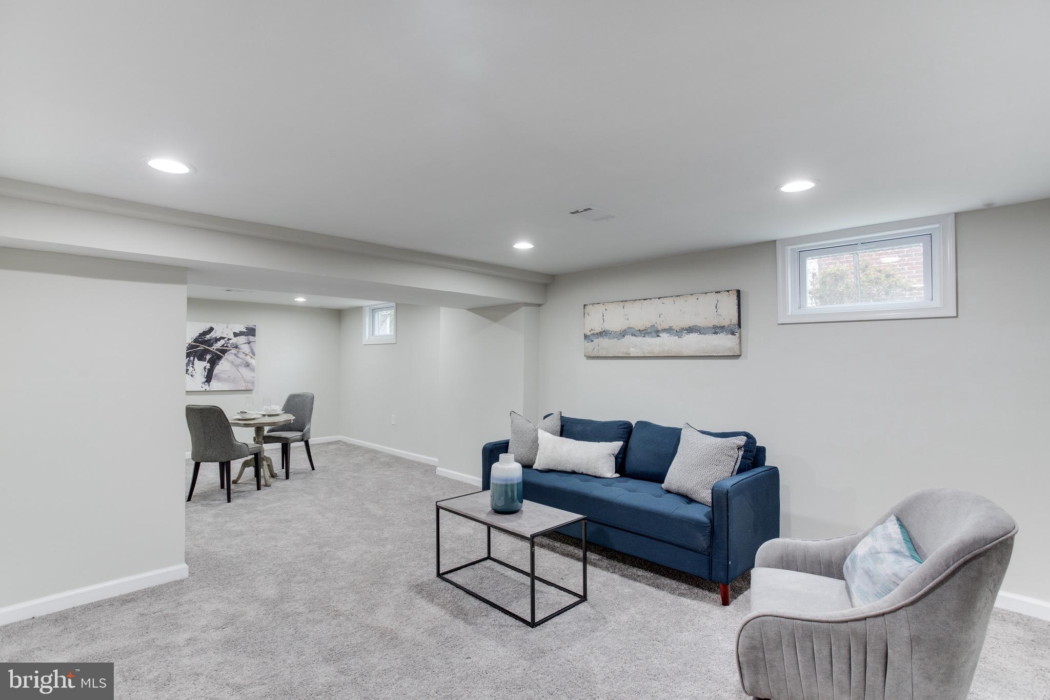 CASTLE MANOR - Residential