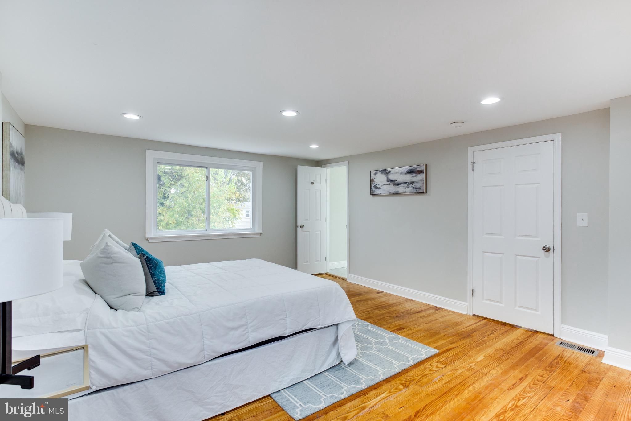 CASTLE MANOR - Residential