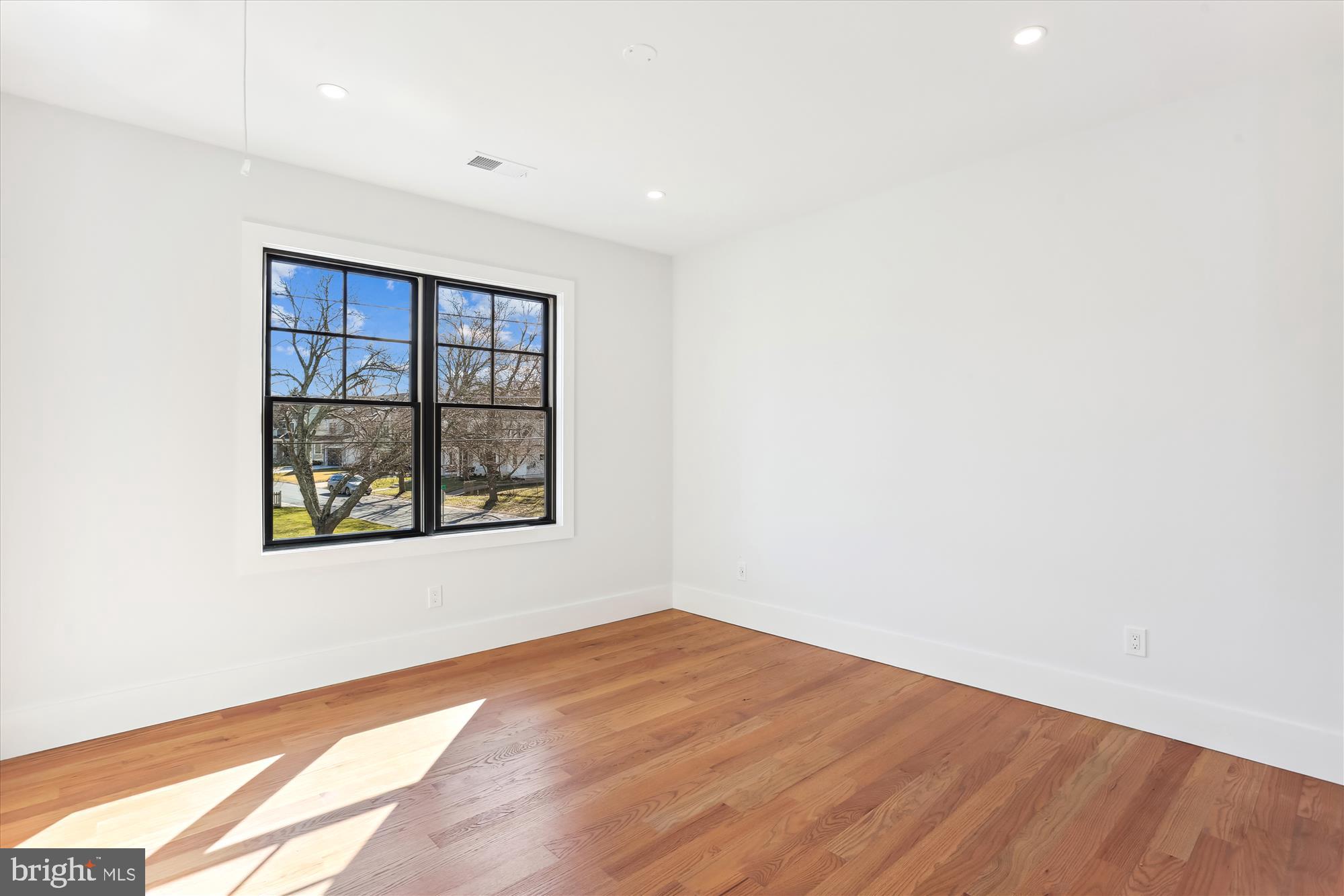 KENSINGTON ESTATES - Residential