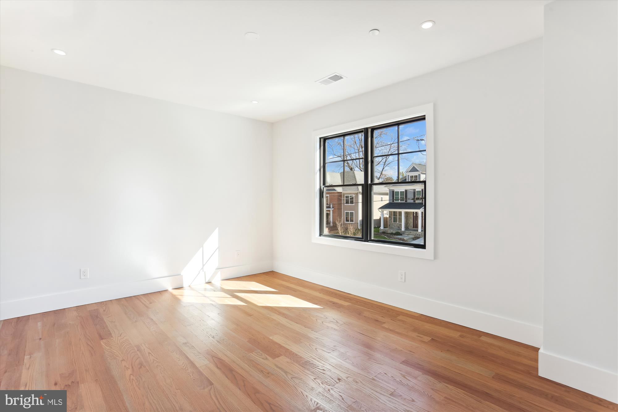 KENSINGTON ESTATES - Residential