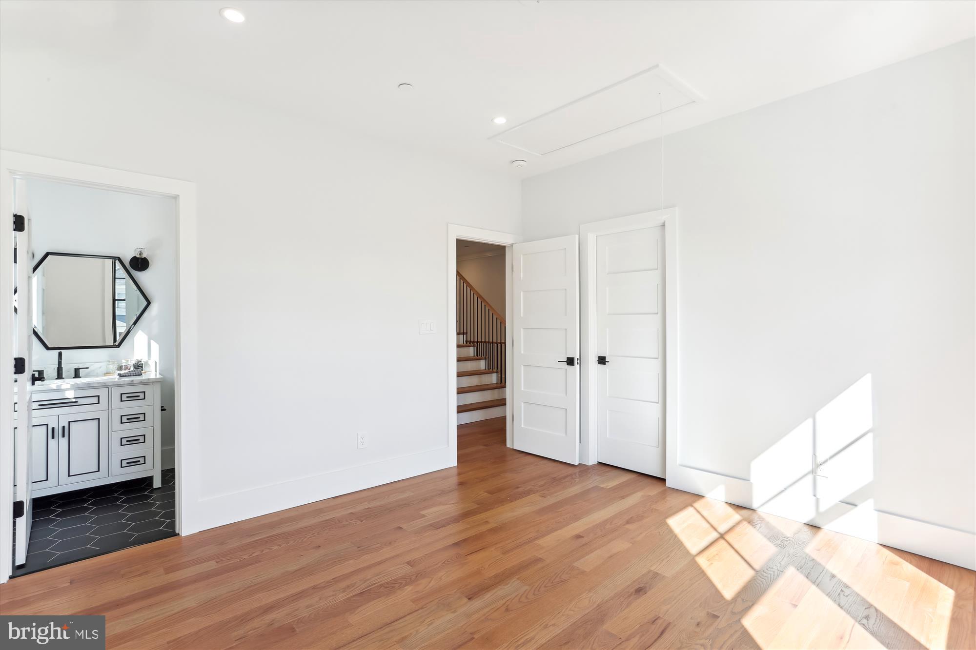 KENSINGTON ESTATES - Residential