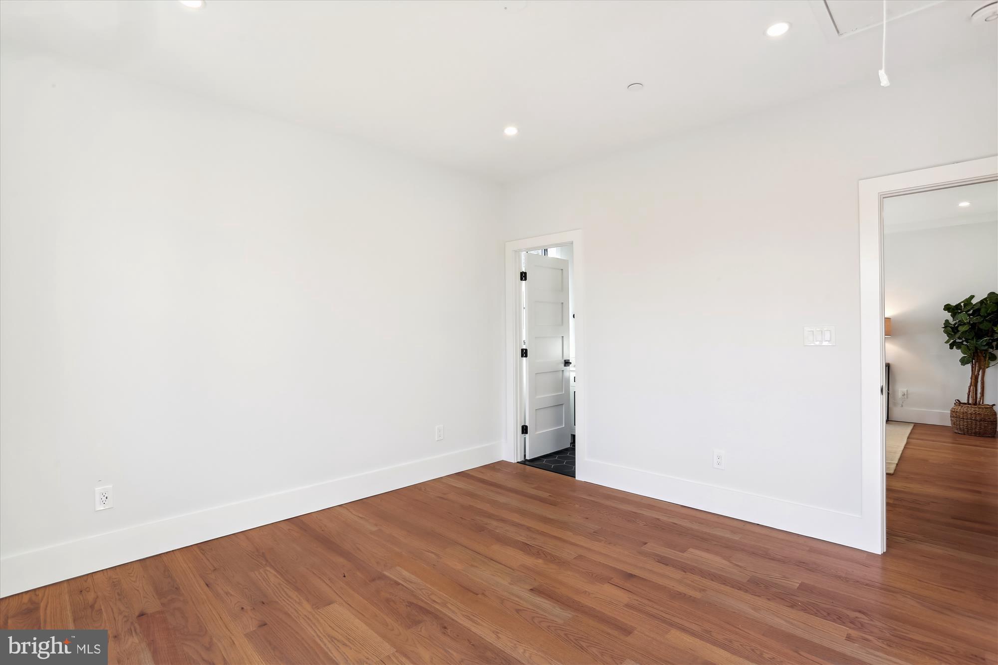 KENSINGTON ESTATES - Residential