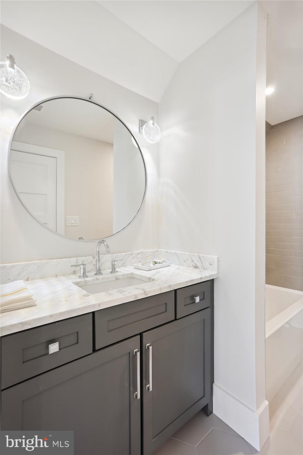 KENSINGTON ESTATES - Residential