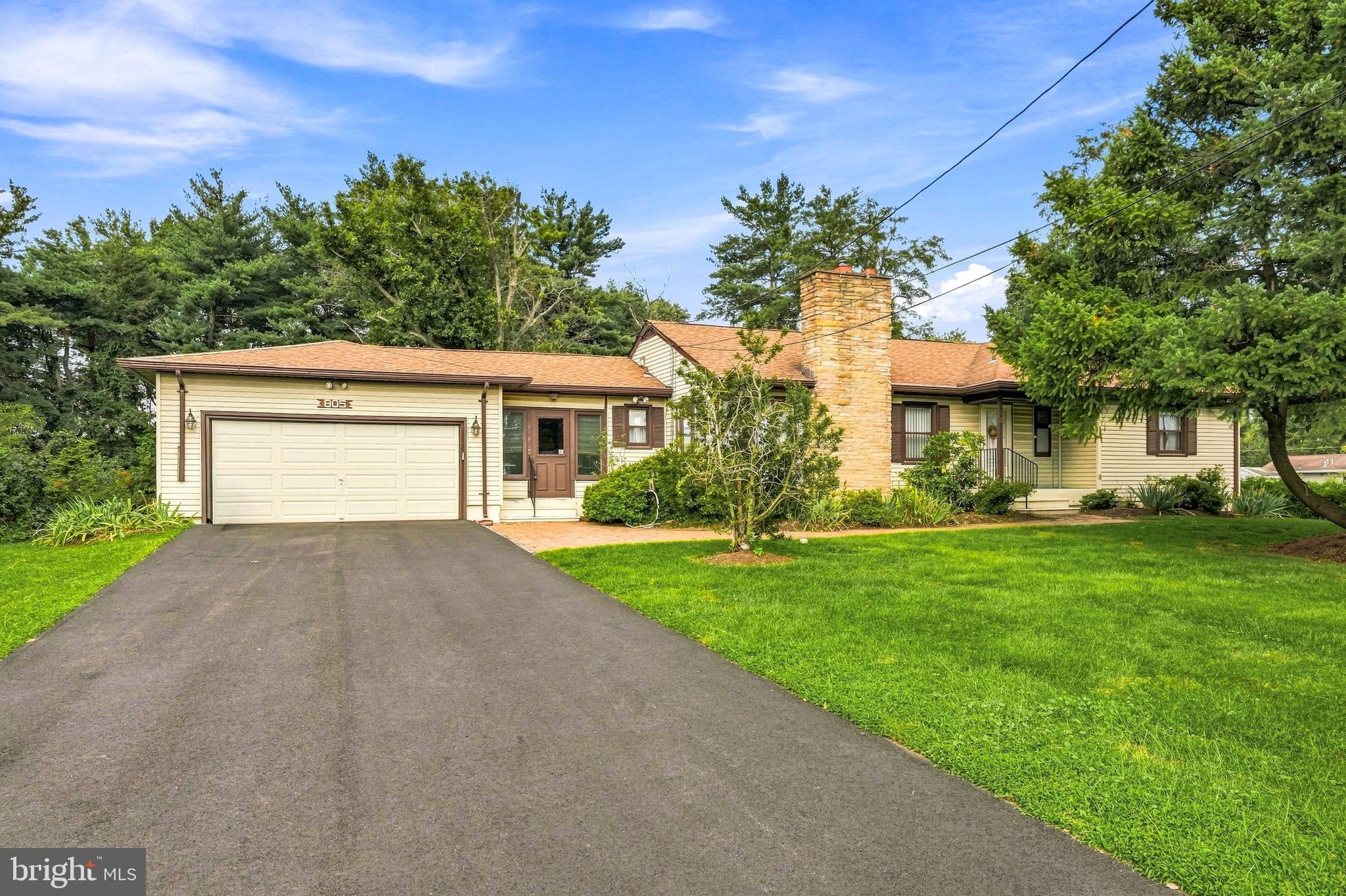 805 N LENOLA ROAD