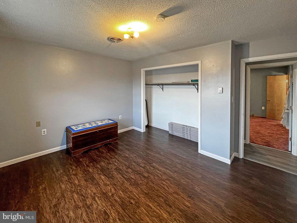 MOUNTAIN VIEW ACRES - Residential