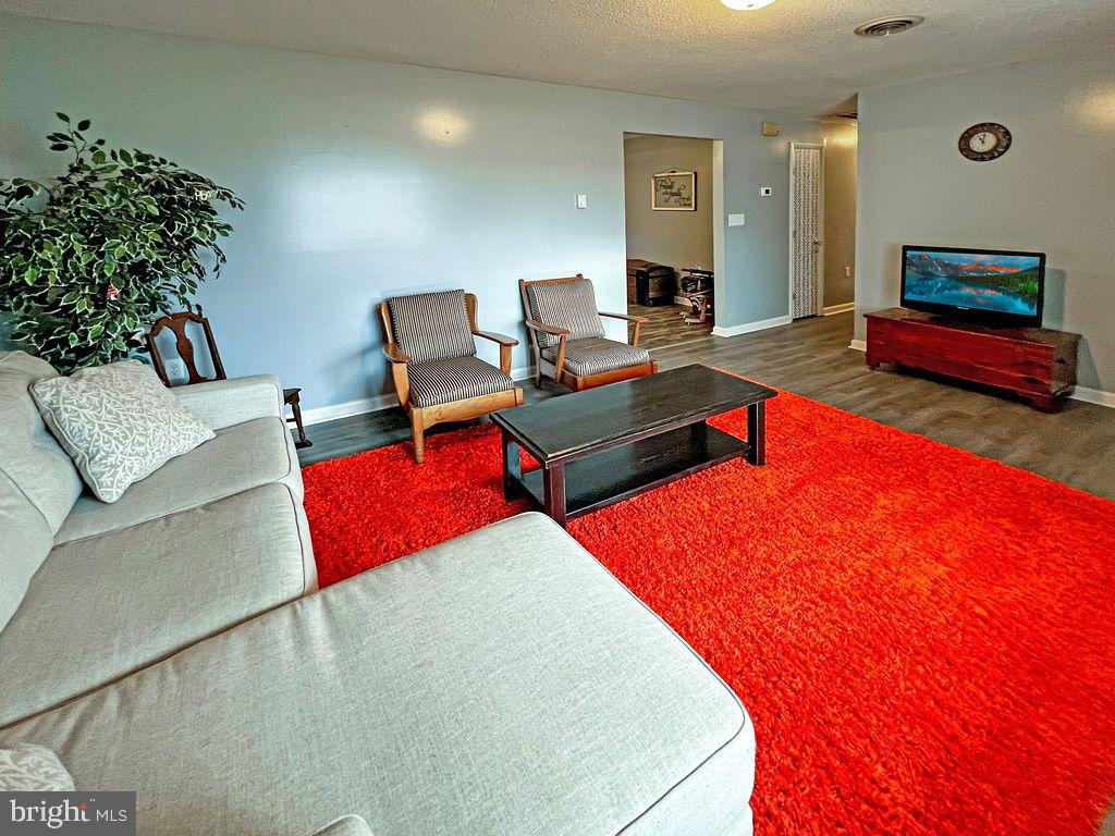 MOUNTAIN VIEW ACRES - Residential