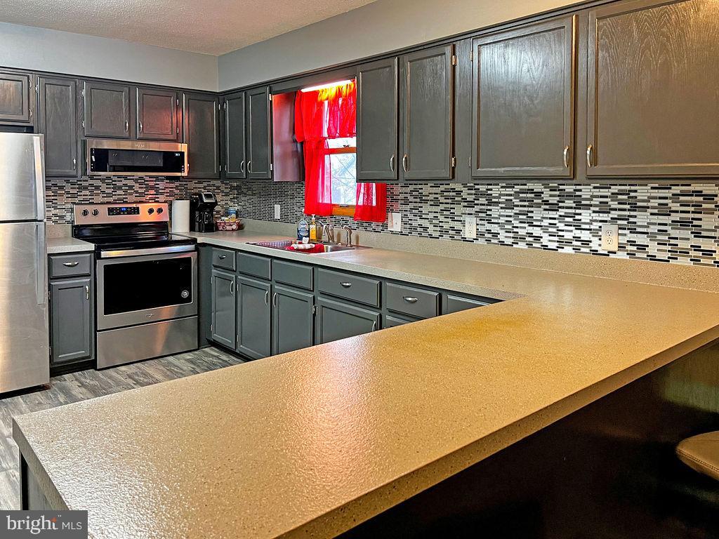 MOUNTAIN VIEW ACRES - Residential