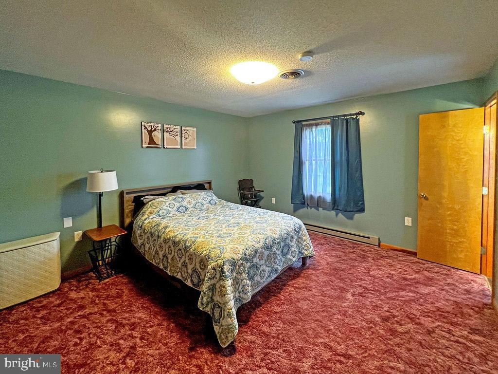 MOUNTAIN VIEW ACRES - Residential