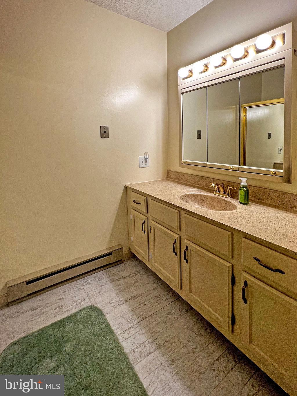 MOUNTAIN VIEW ACRES - Residential