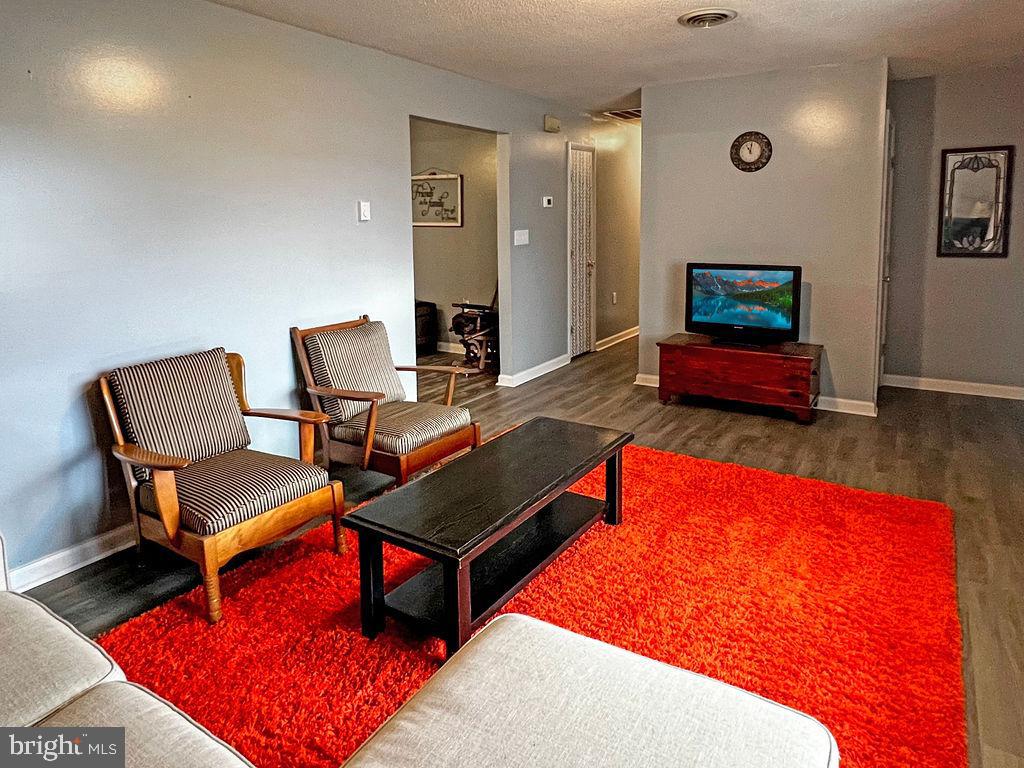 MOUNTAIN VIEW ACRES - Residential